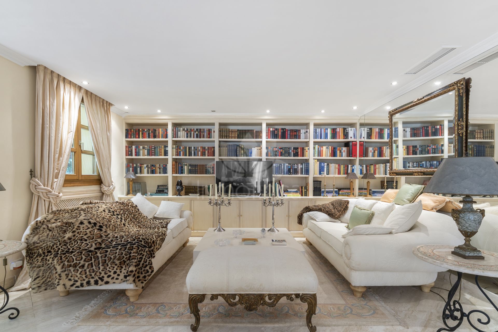 Villa in Nueva Andalucia, Marbella