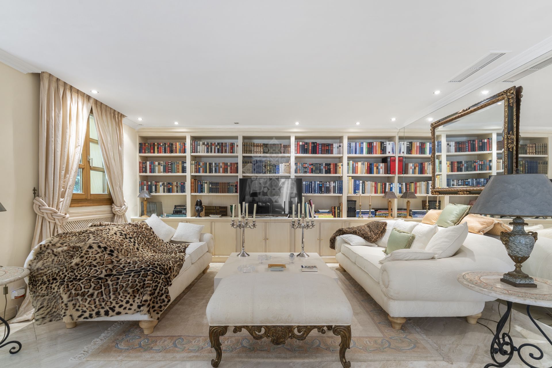 Villa in Nueva Andalucia, Marbella