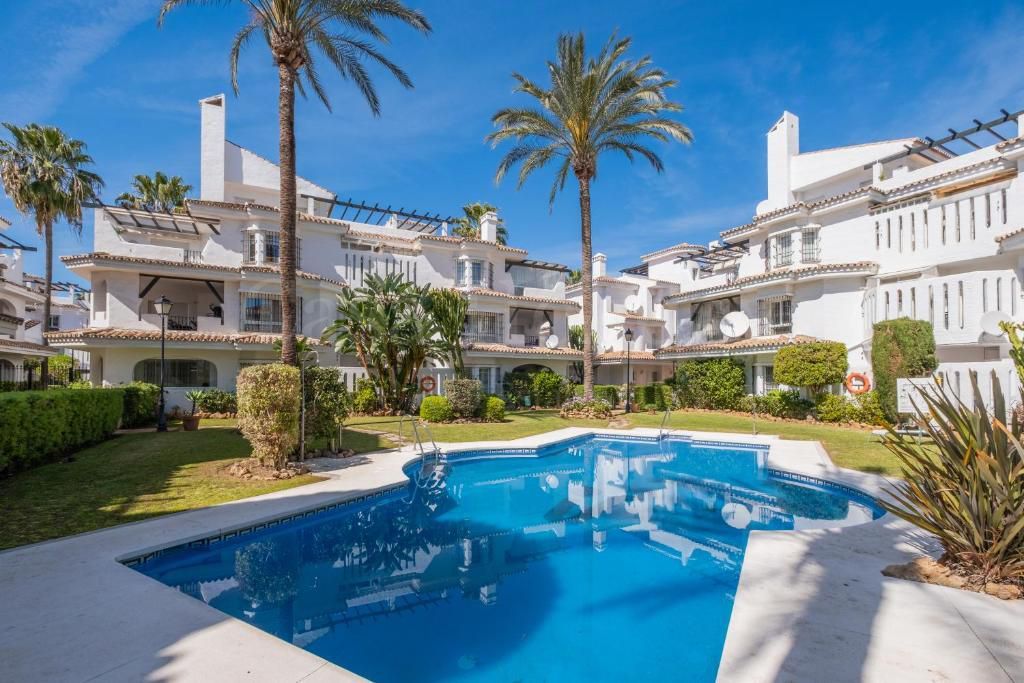 Apartamento Planta Baja en Los Naranjos, Marbella