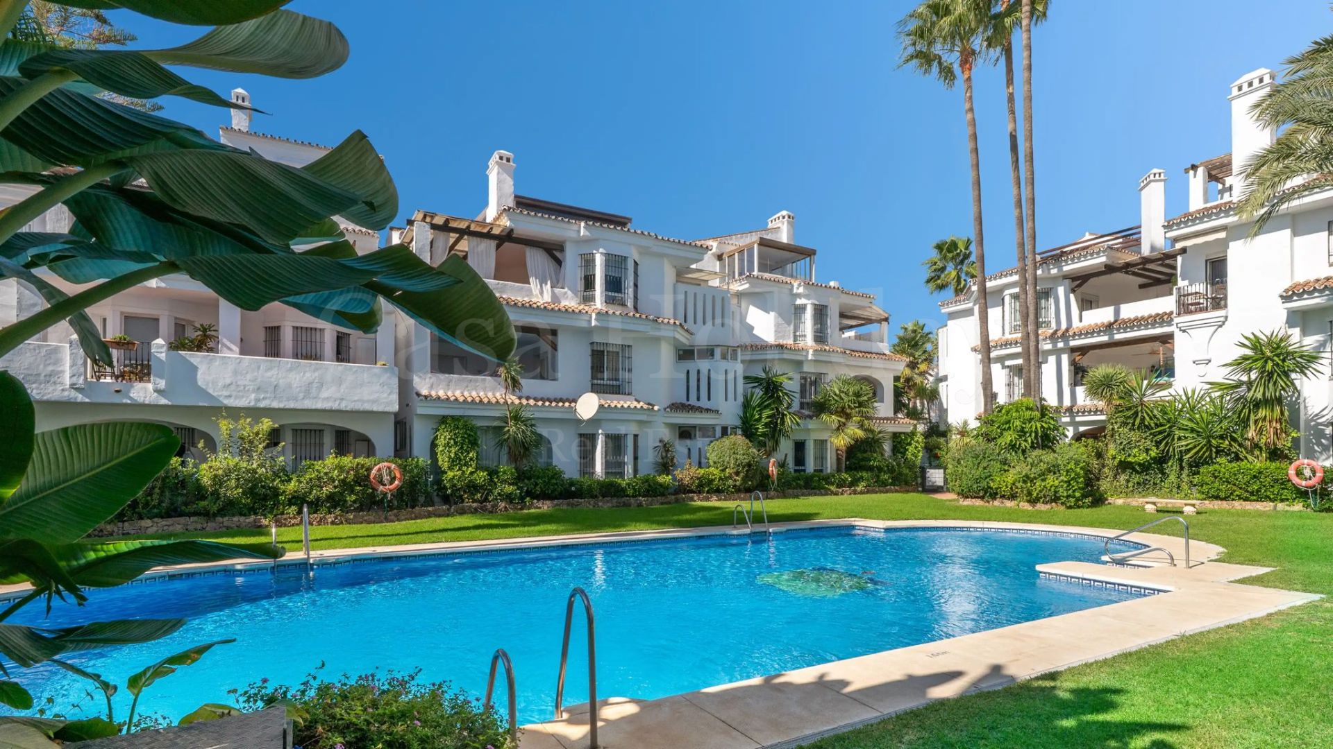 Apartamento Planta Baja en Los Naranjos, Marbella