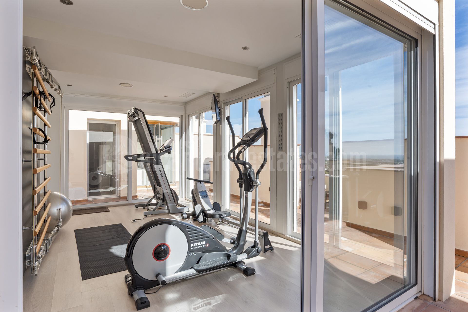 Atico Duplex en Los Almendros, Benahavis