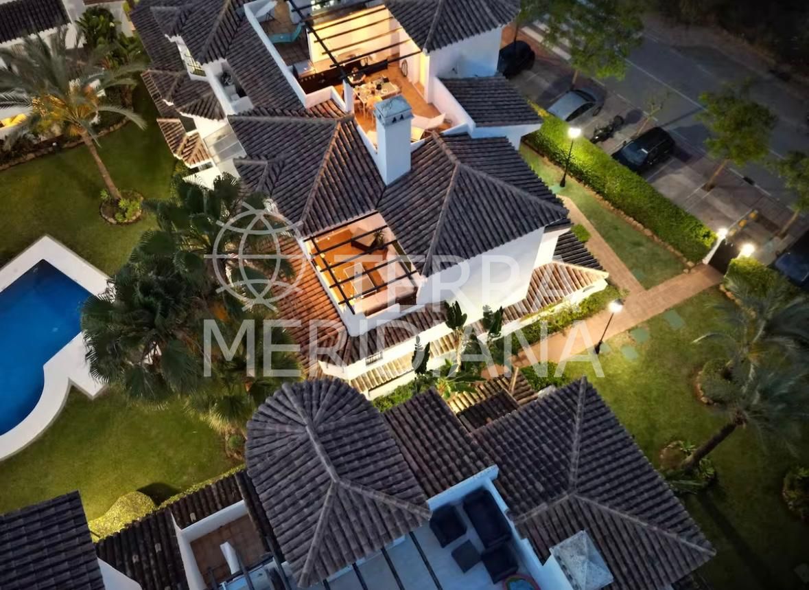 Penthouse in Los Naranjos de Marbella, Marbella