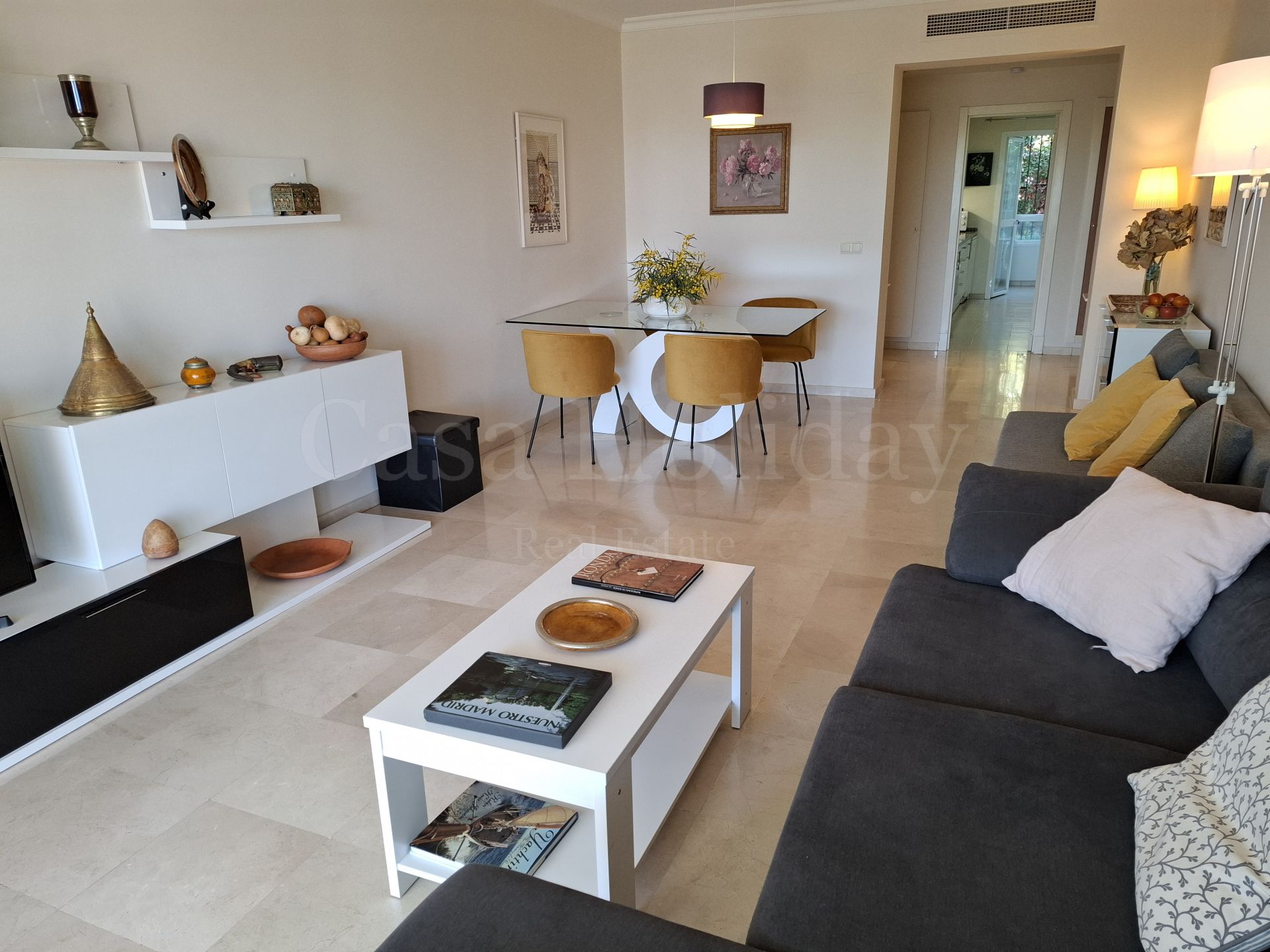 Apartamento en Altos de La Quinta, Benahavis