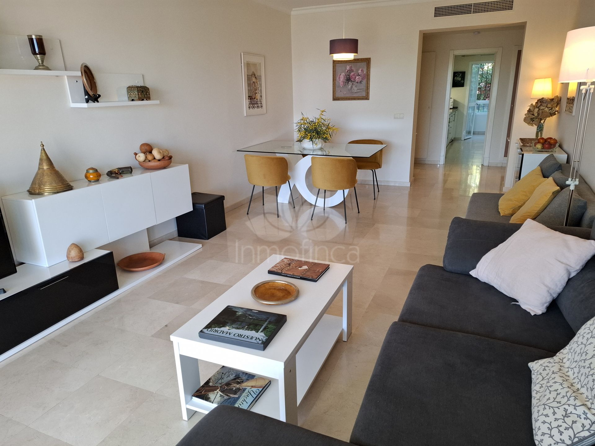 Apartment in Altos de La Quinta, Benahavis