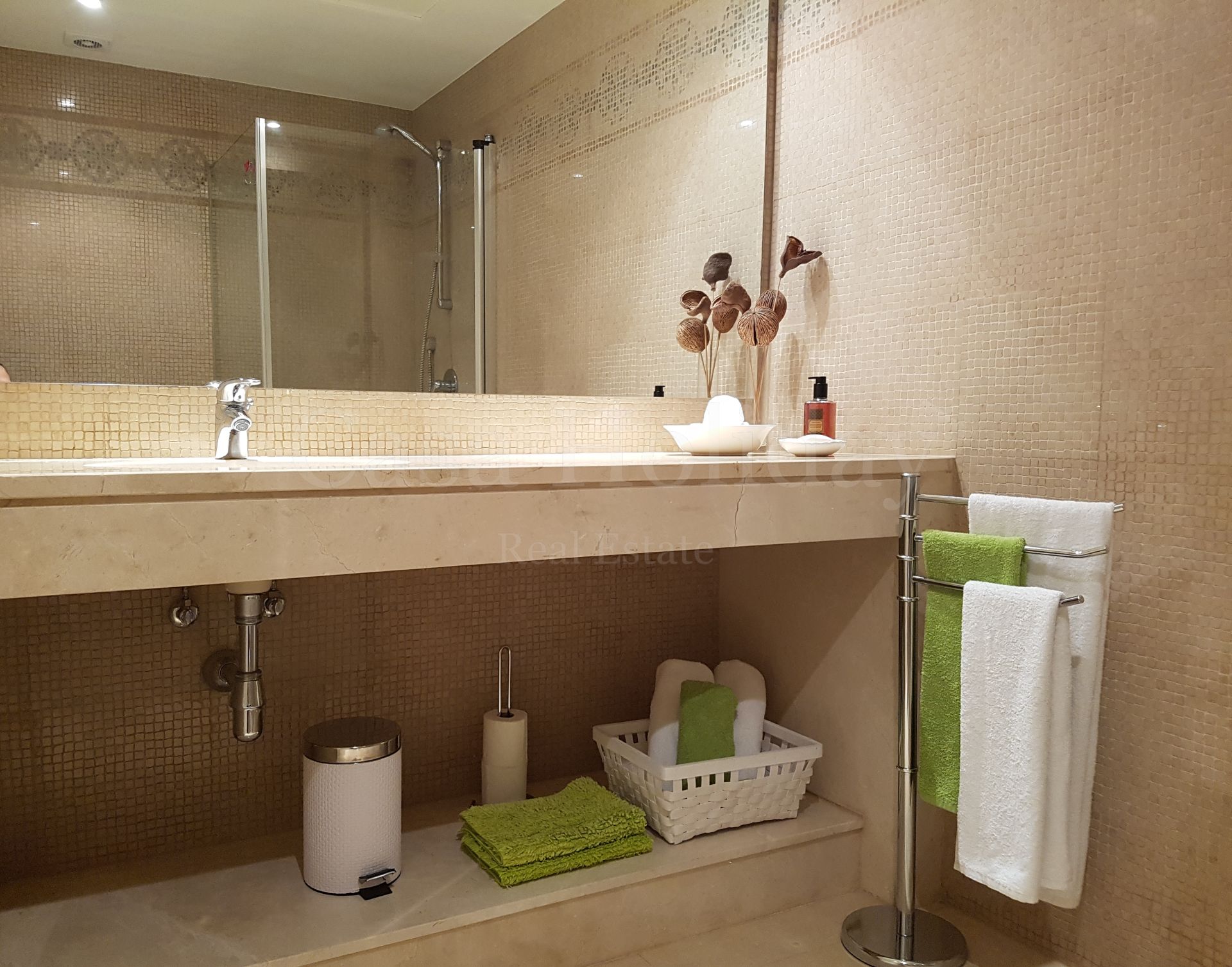 Apartamento en Altos de La Quinta, Benahavis