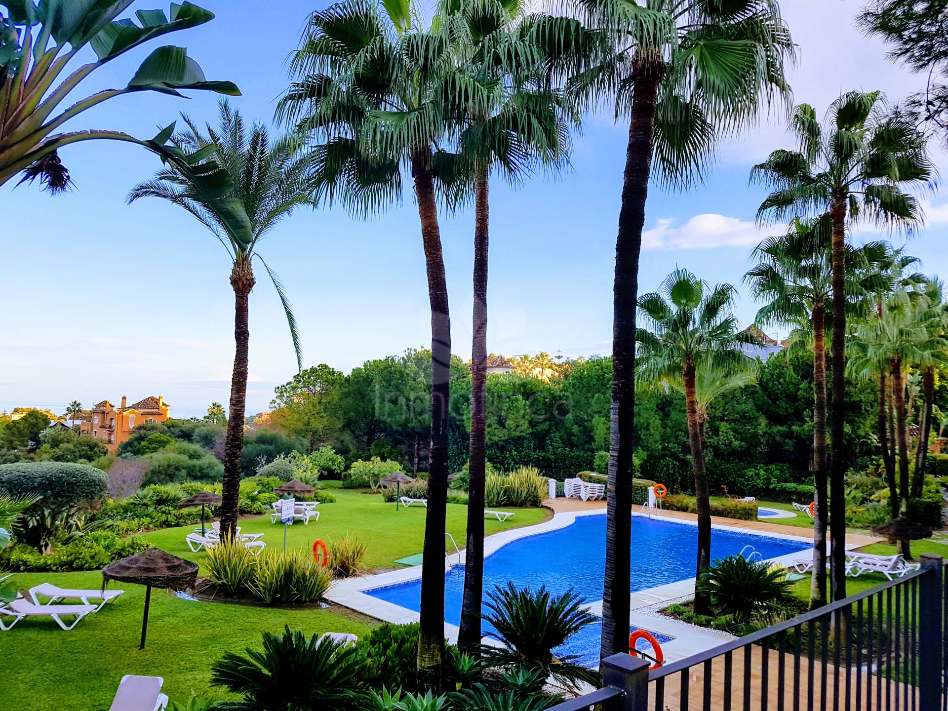 Apartment in Altos de La Quinta, Benahavis