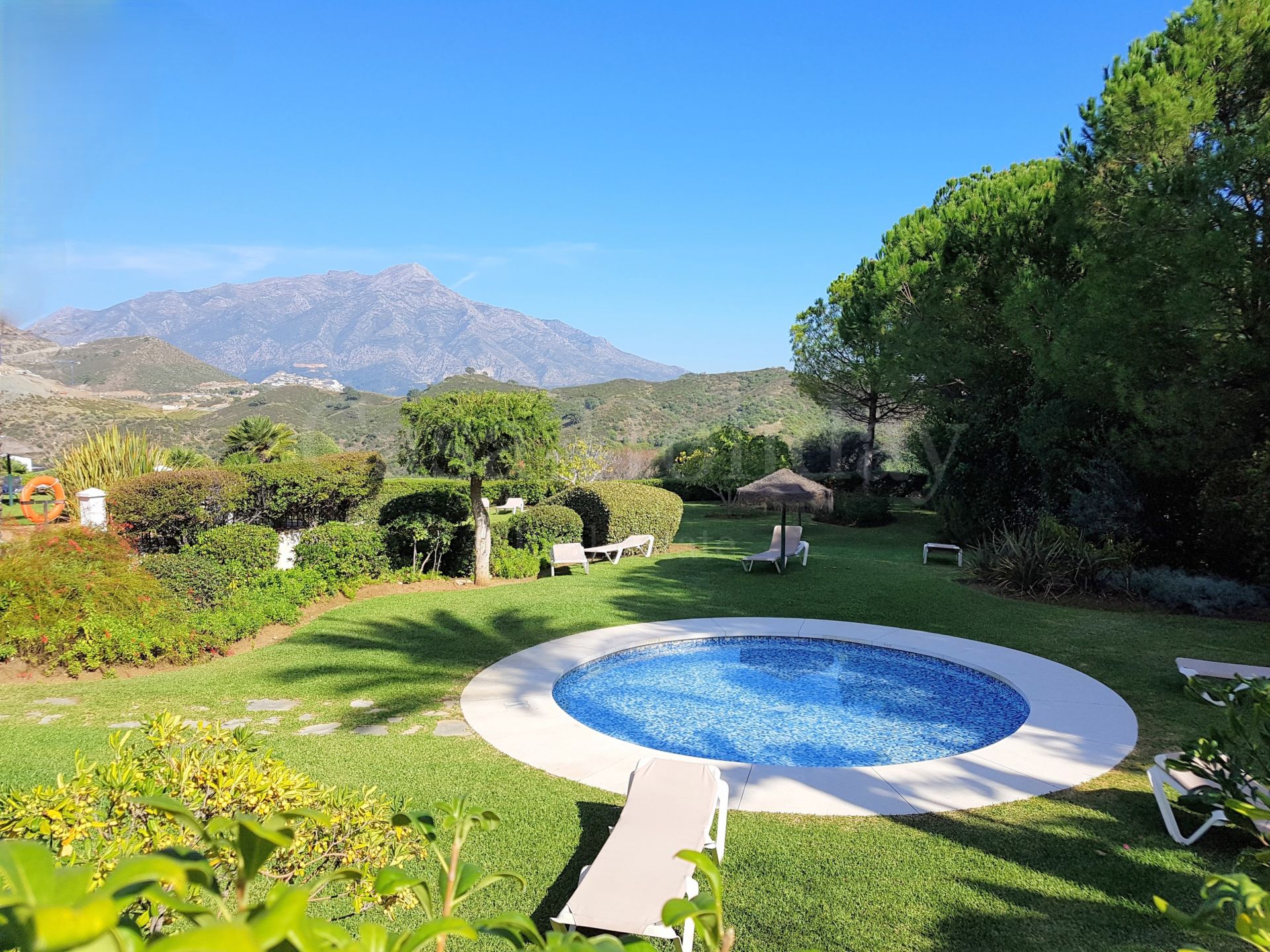 Apartamento en Altos de La Quinta, Benahavis