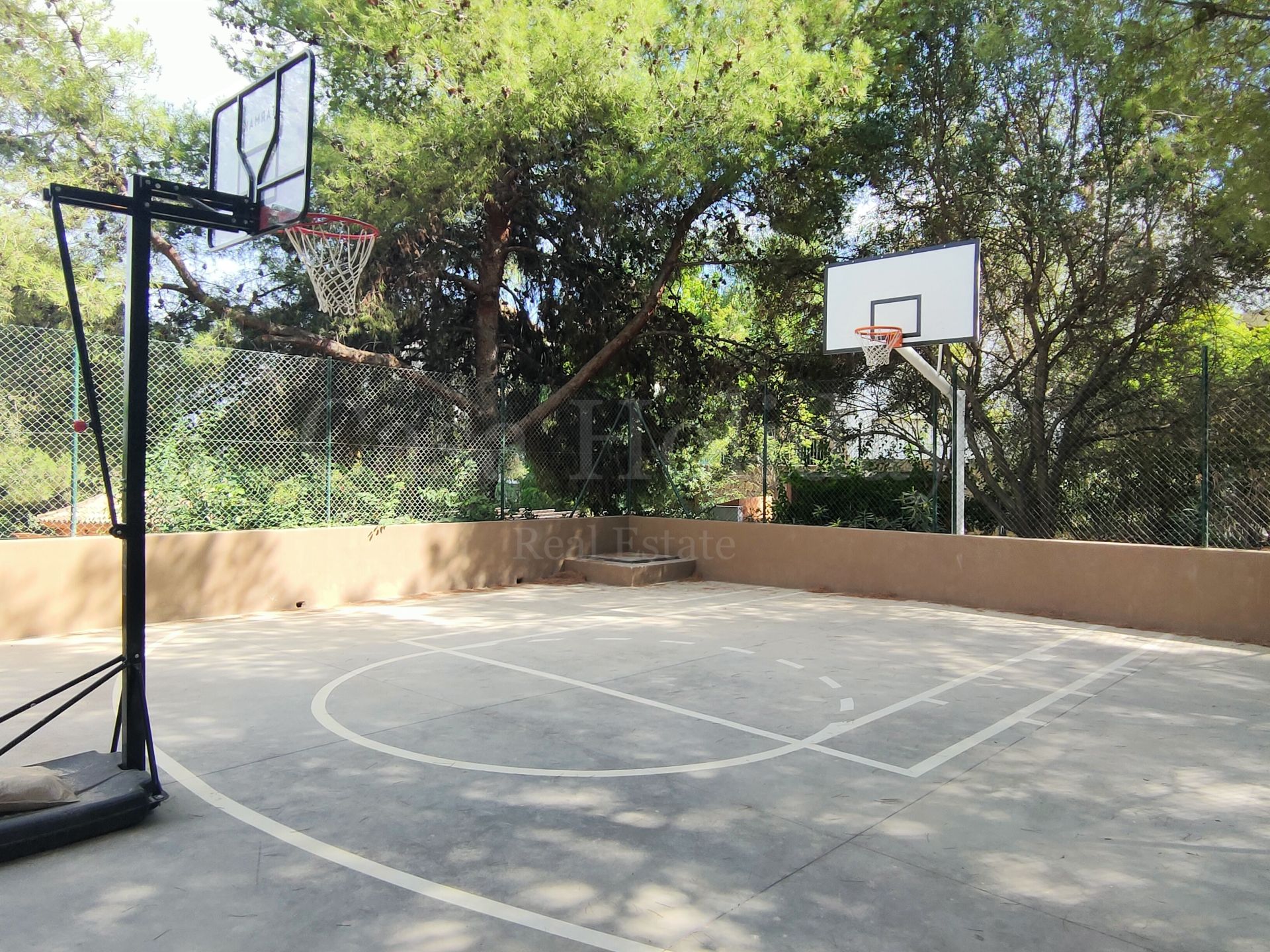 Apartamento en Altos de La Quinta, Benahavis