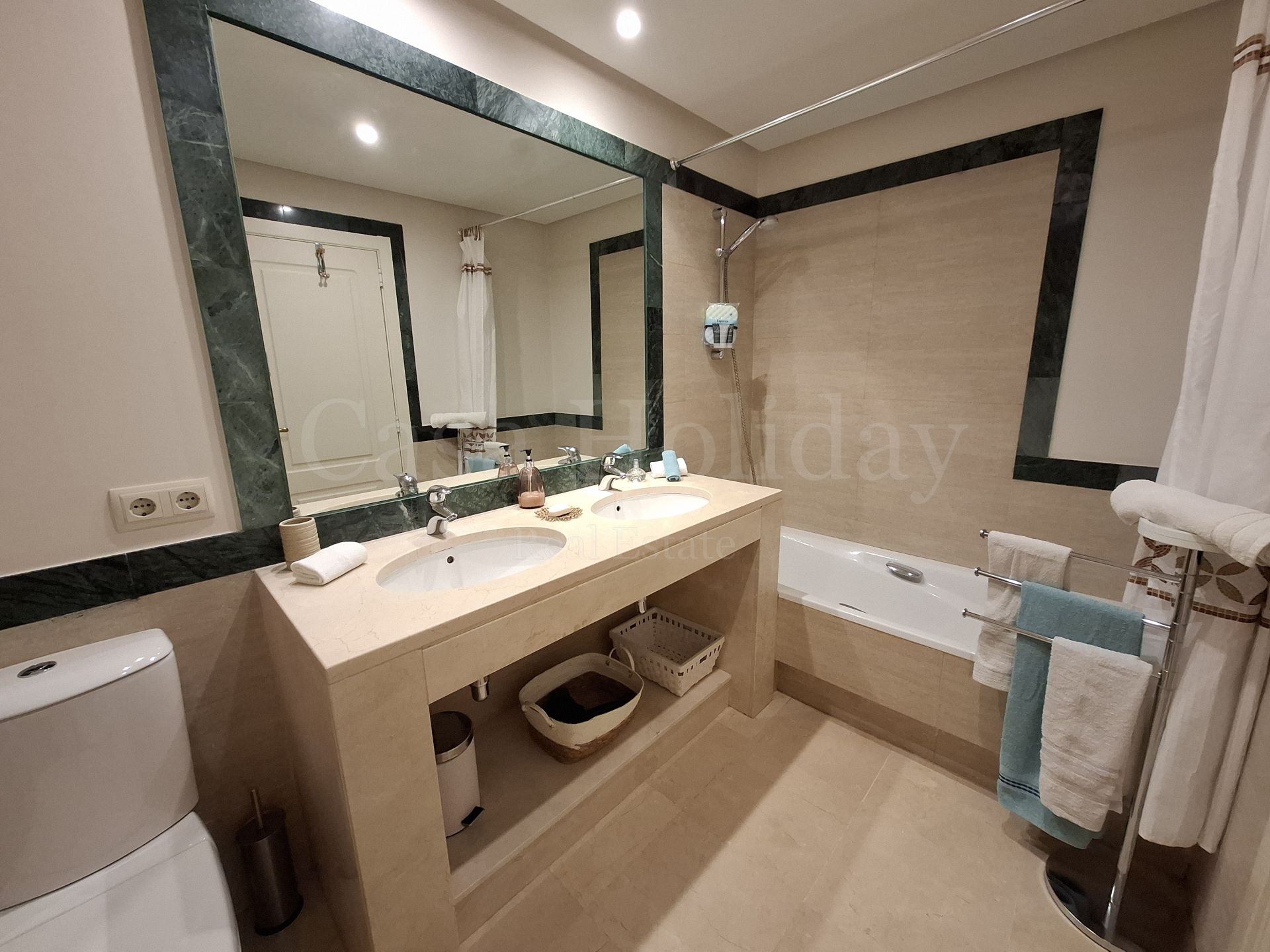 Apartamento en Altos de La Quinta, Benahavis