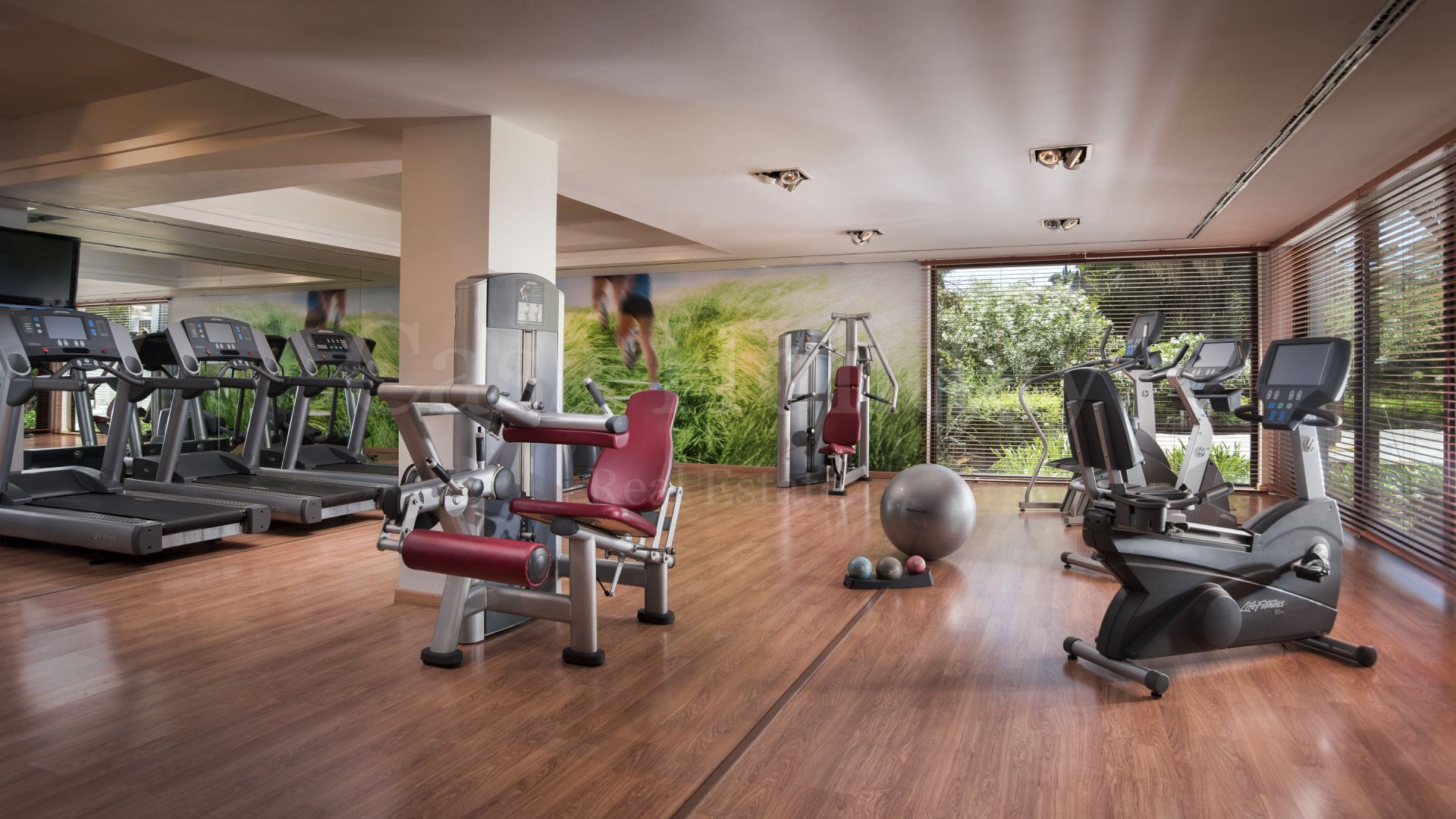 Apartamento en Altos de La Quinta, Benahavis