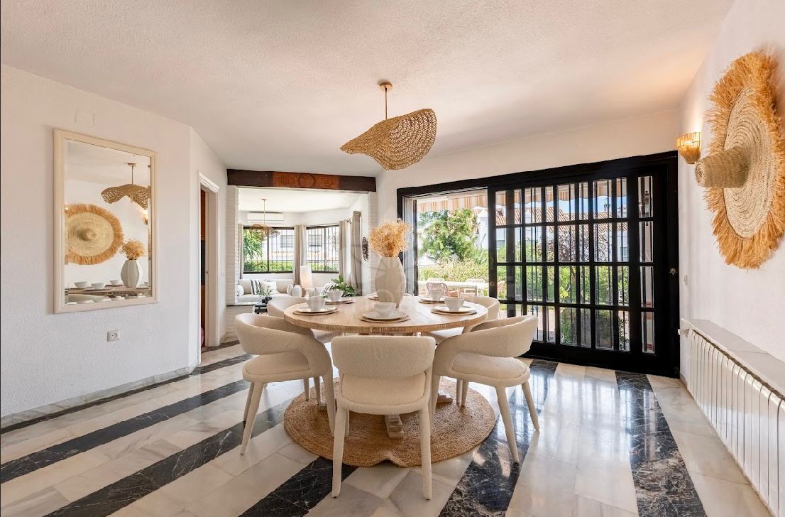 Villa in New Golden Mile, Estepona