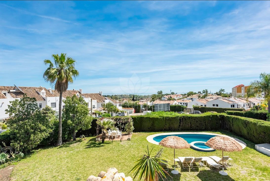 Villa in New Golden Mile, Estepona
