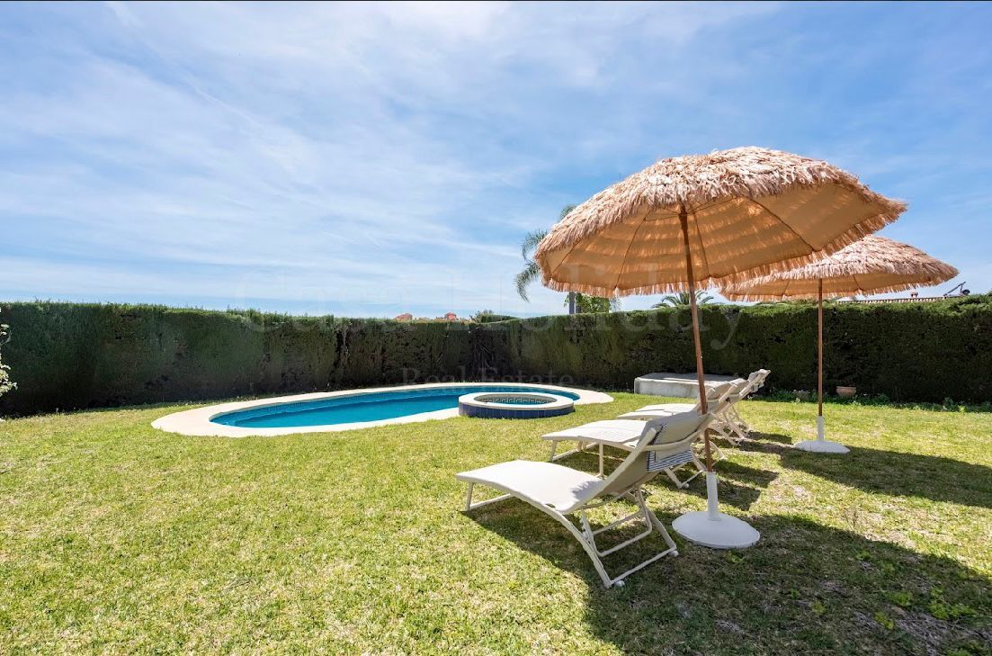 Villa in New Golden Mile, Estepona