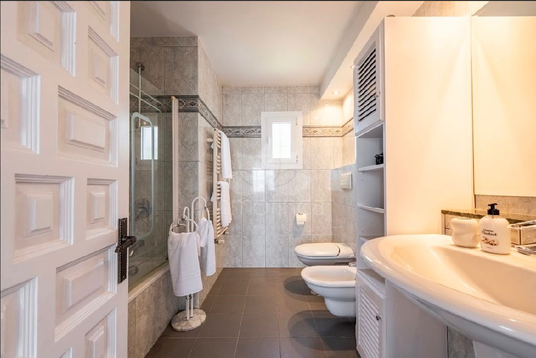 Villa in New Golden Mile, Estepona