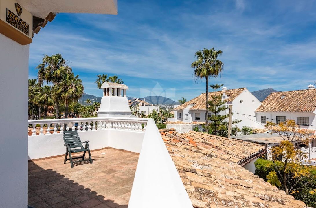 Villa in New Golden Mile, Estepona