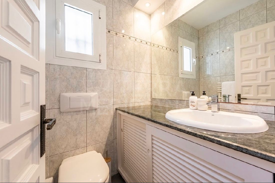 Villa in New Golden Mile, Estepona