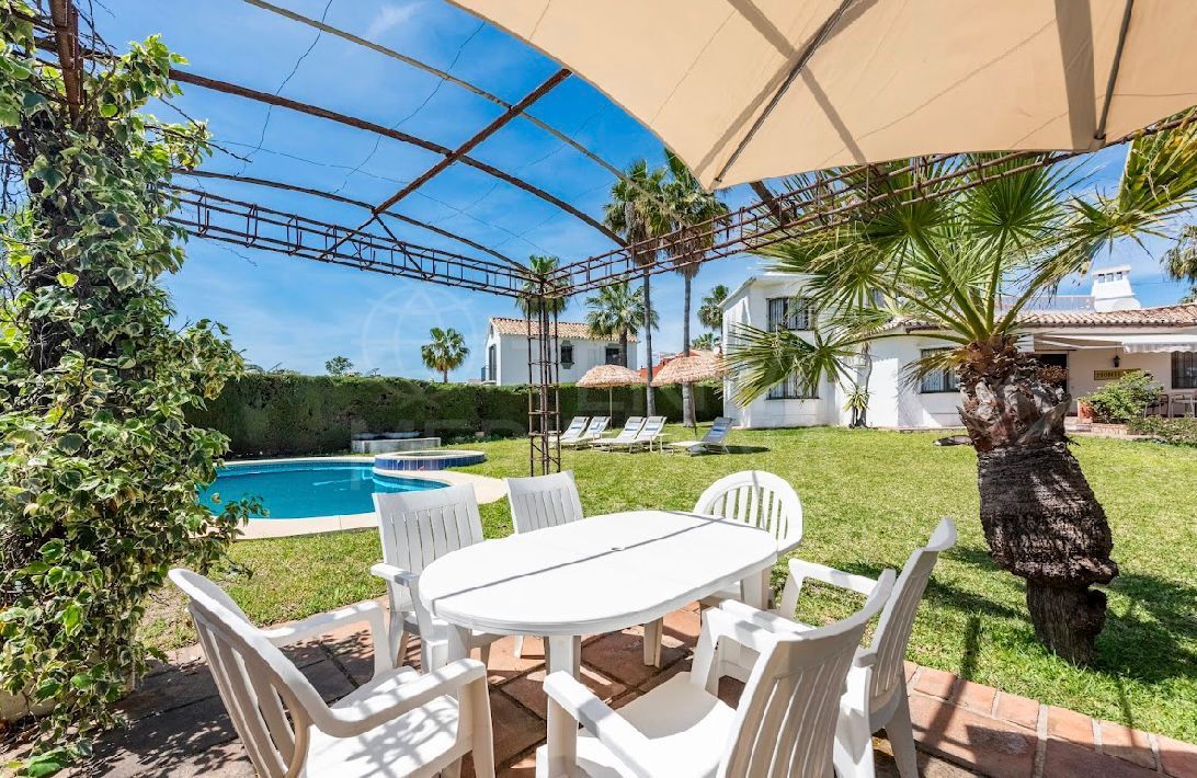 Villa in New Golden Mile, Estepona