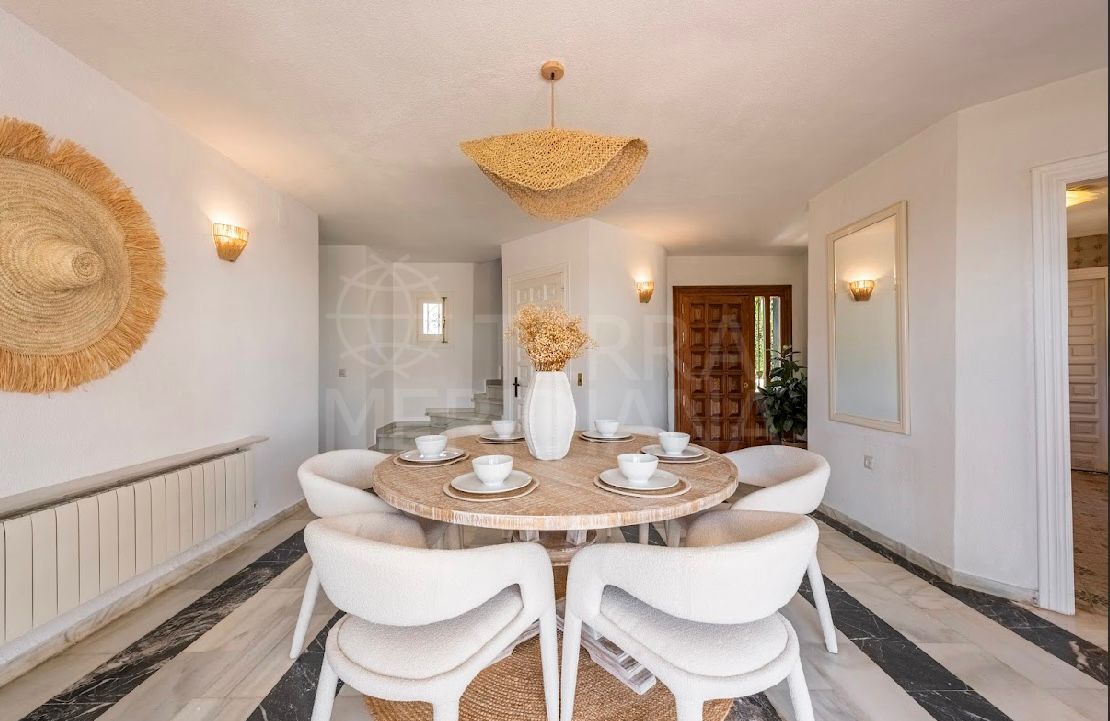 Villa in New Golden Mile, Estepona