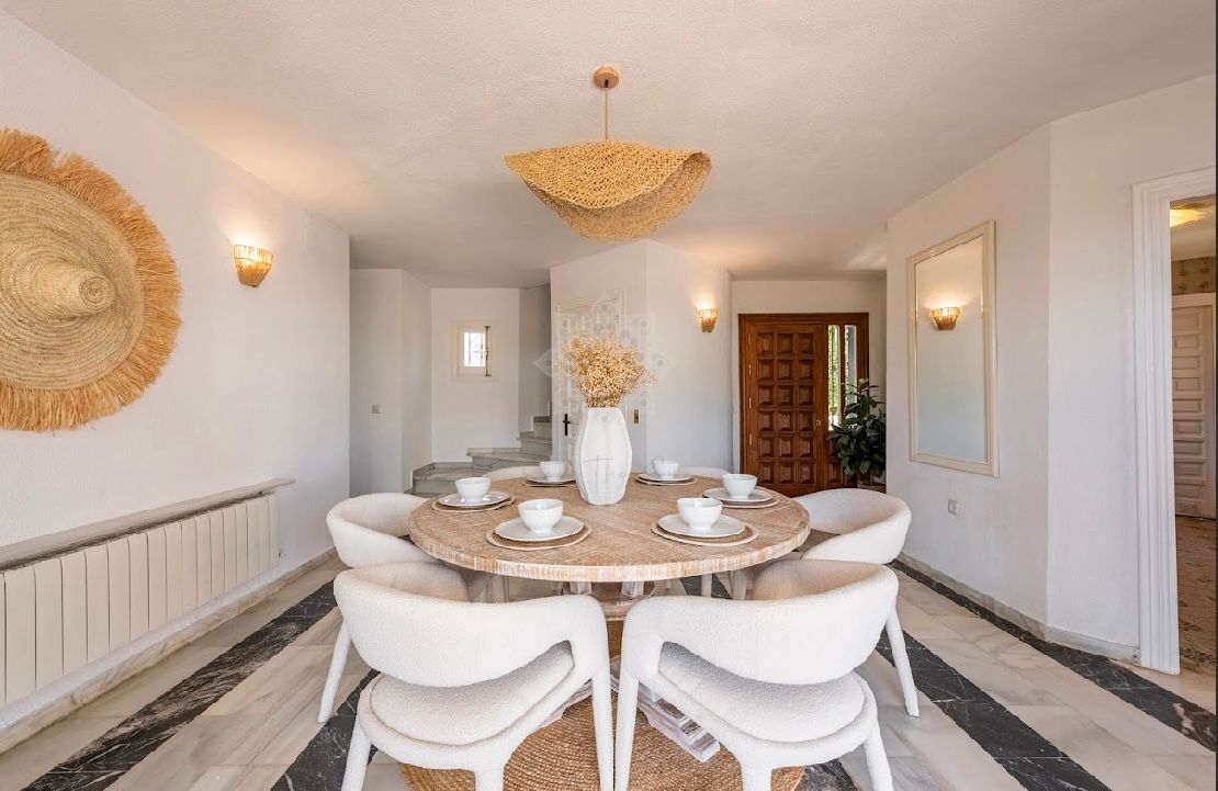 Villa in New Golden Mile, Estepona