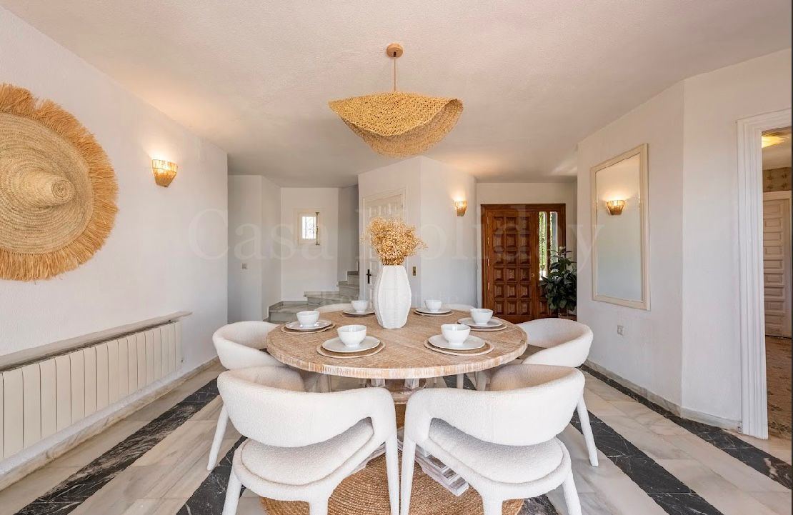 Villa in New Golden Mile, Estepona