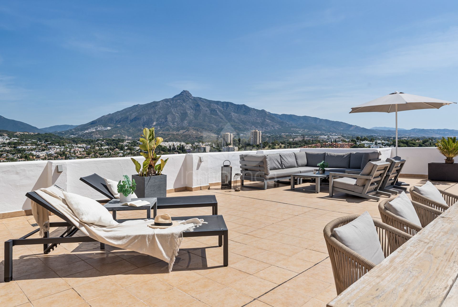 Penthouse in Nueva Andalucia, Marbella