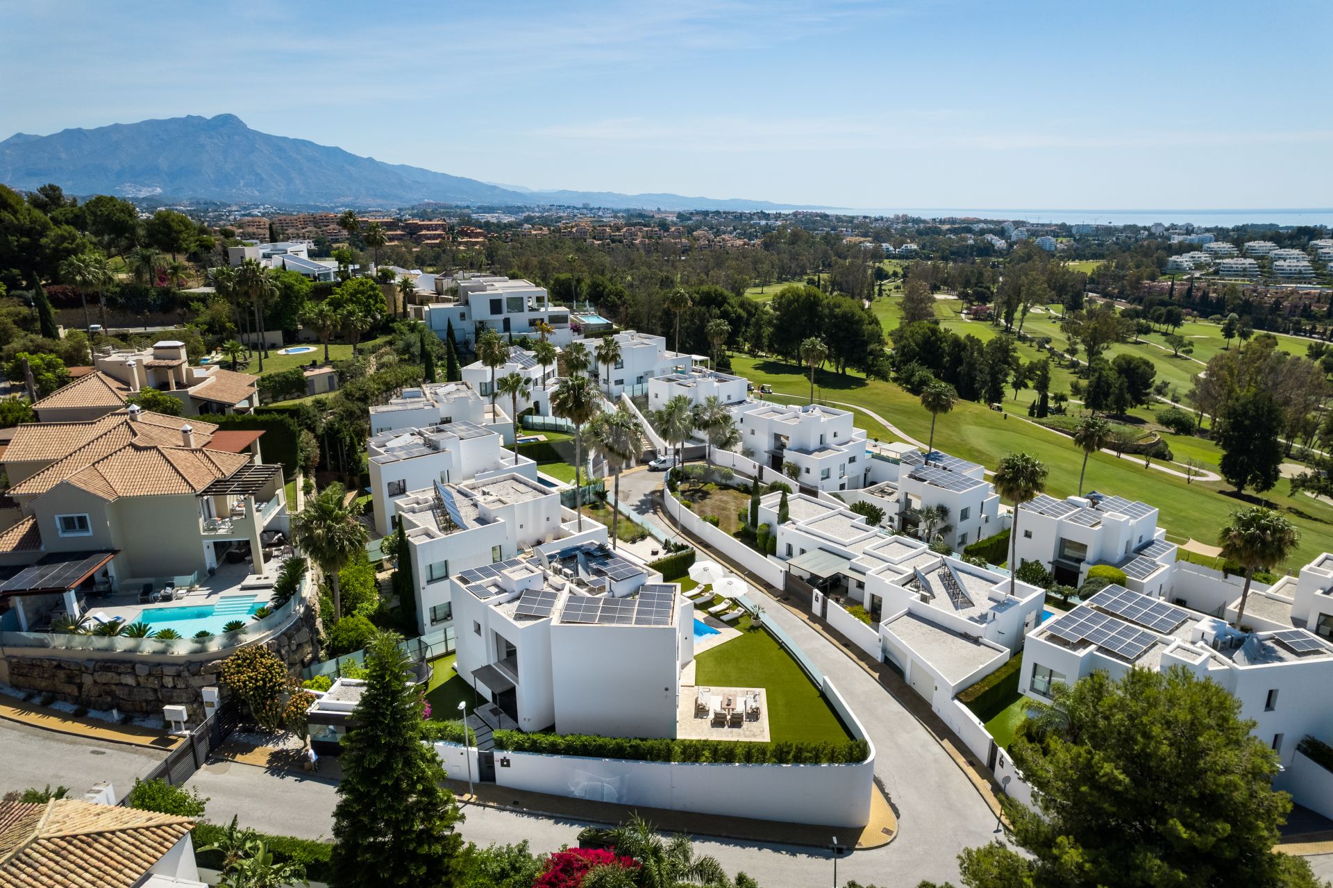 Villa in Atalaya Fairways, Benahavis