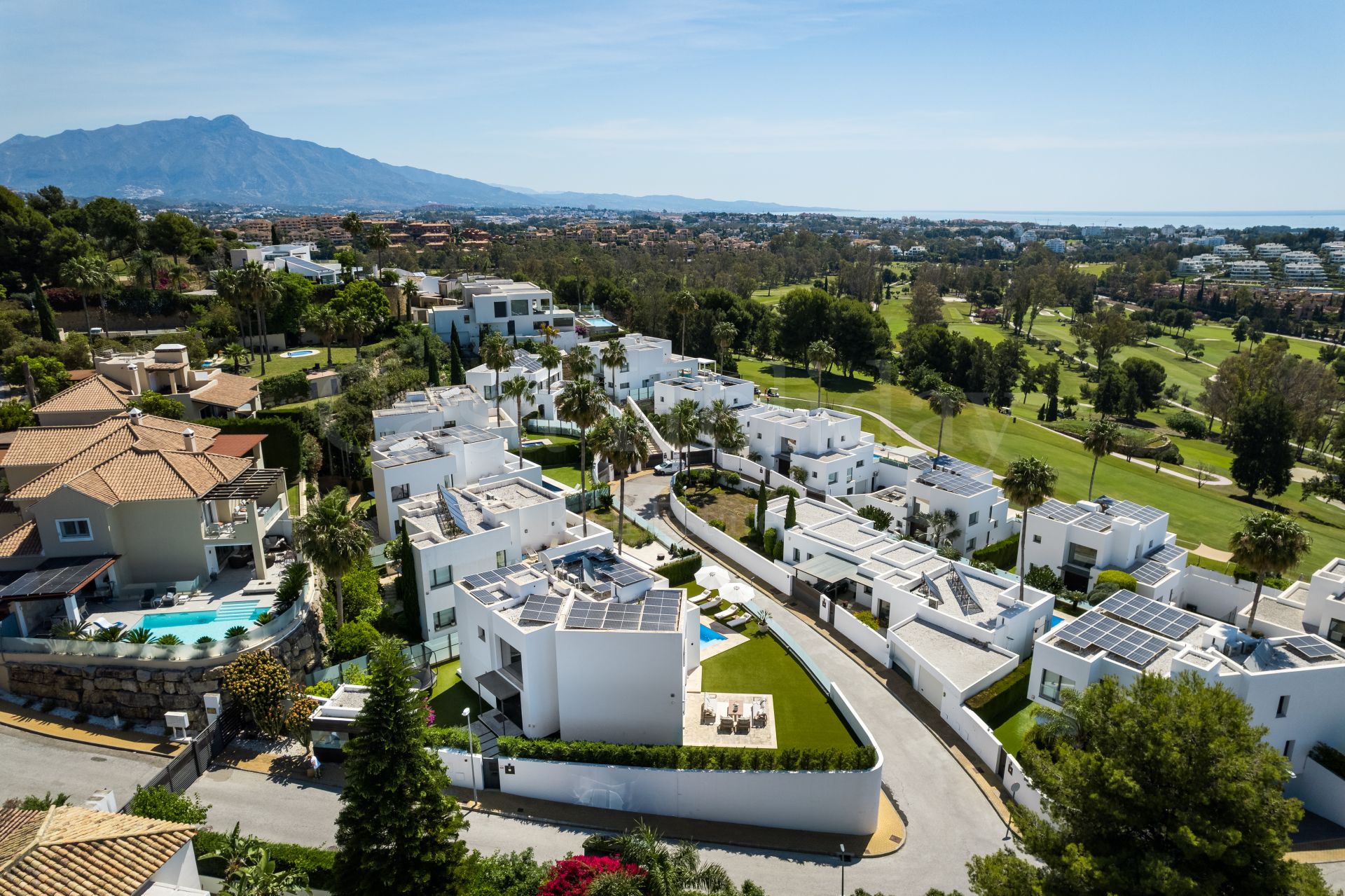 Villa en Atalaya Fairways, Benahavis
