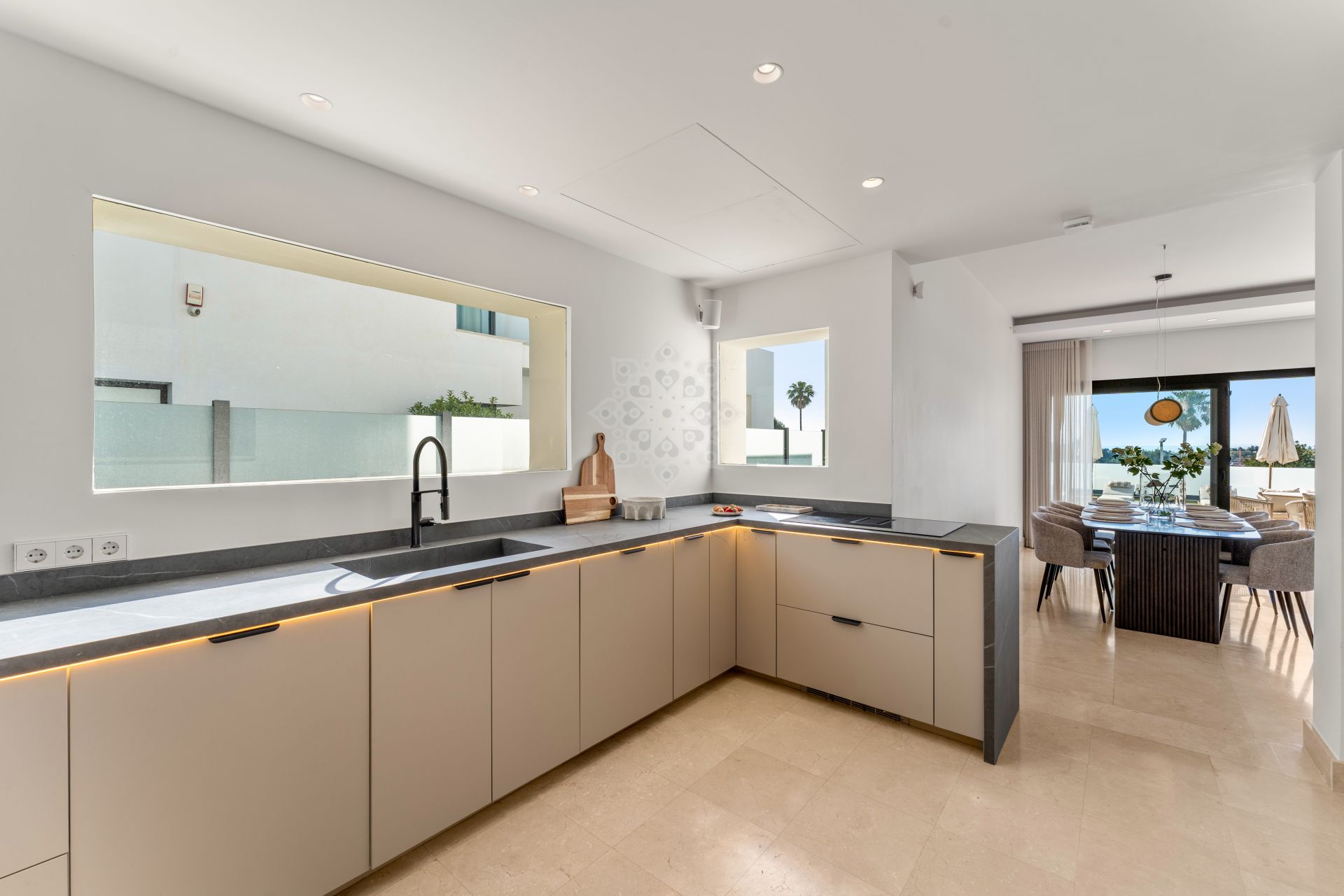 Villa in Atalaya Fairways, Benahavis