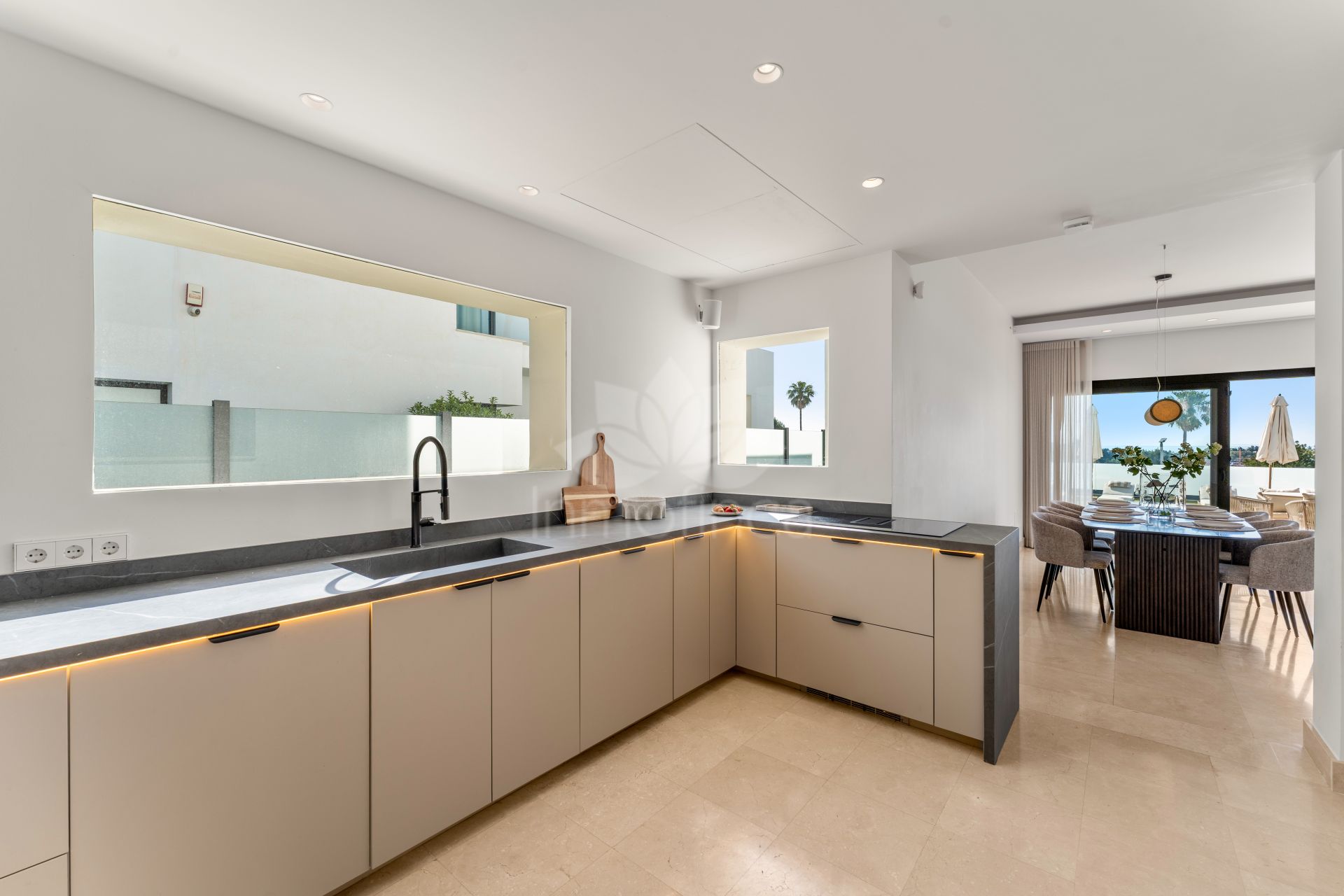 Villa in Atalaya Fairways, Benahavis
