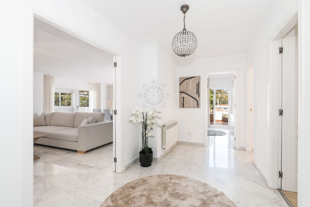 Penthouse w Nueva Andalucia, Marbella