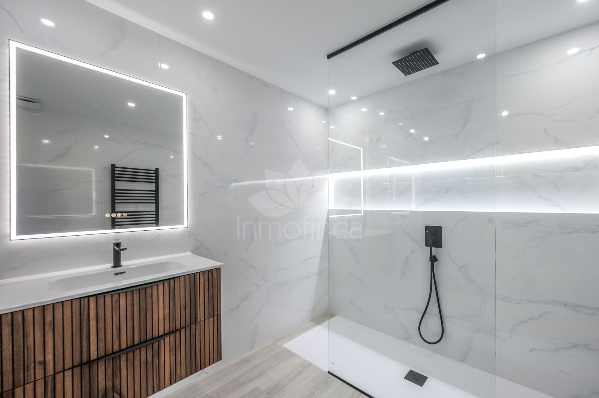 Apartment in Altos de La Quinta, Benahavis