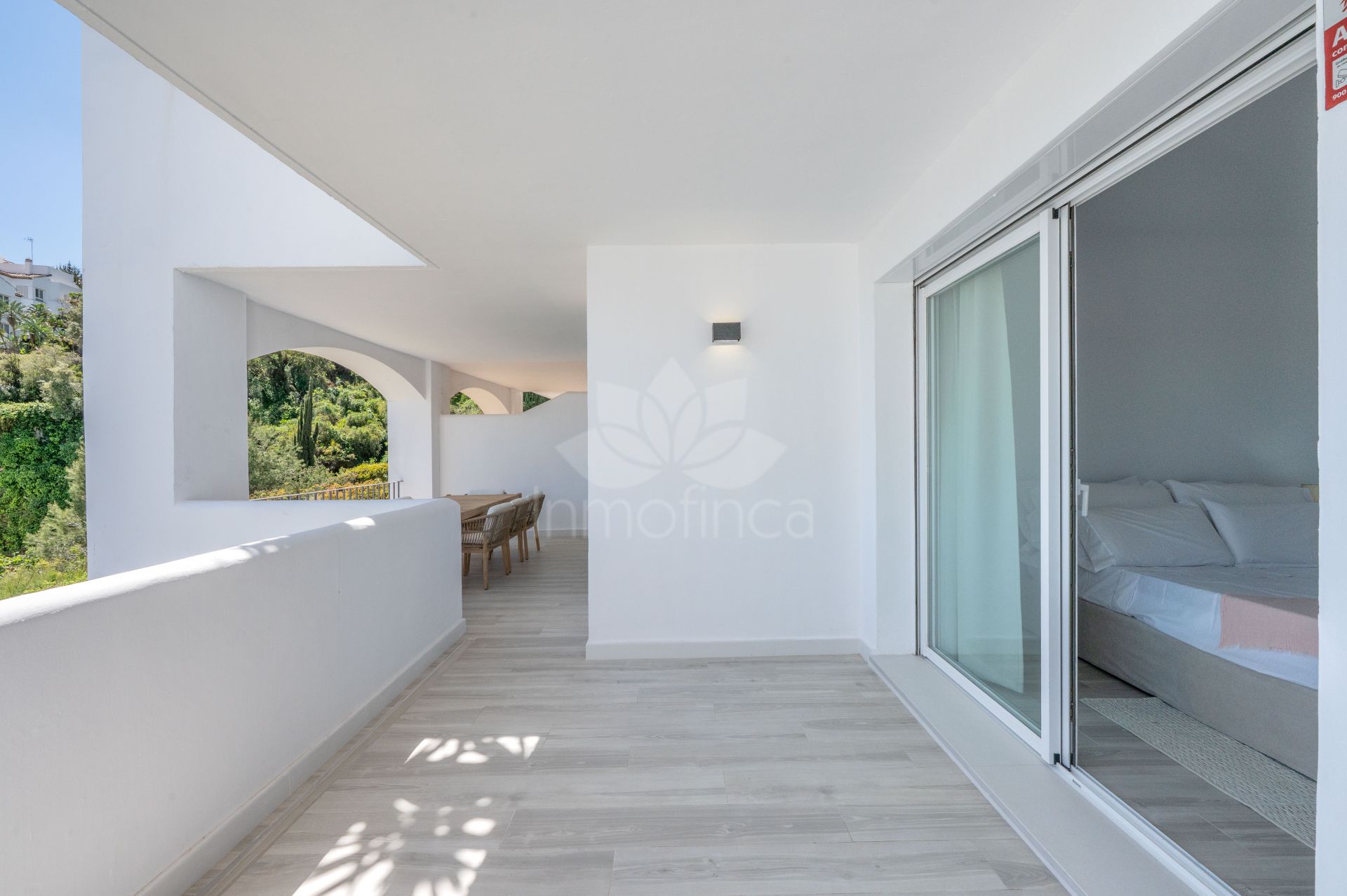 Apartment in Altos de La Quinta, Benahavis