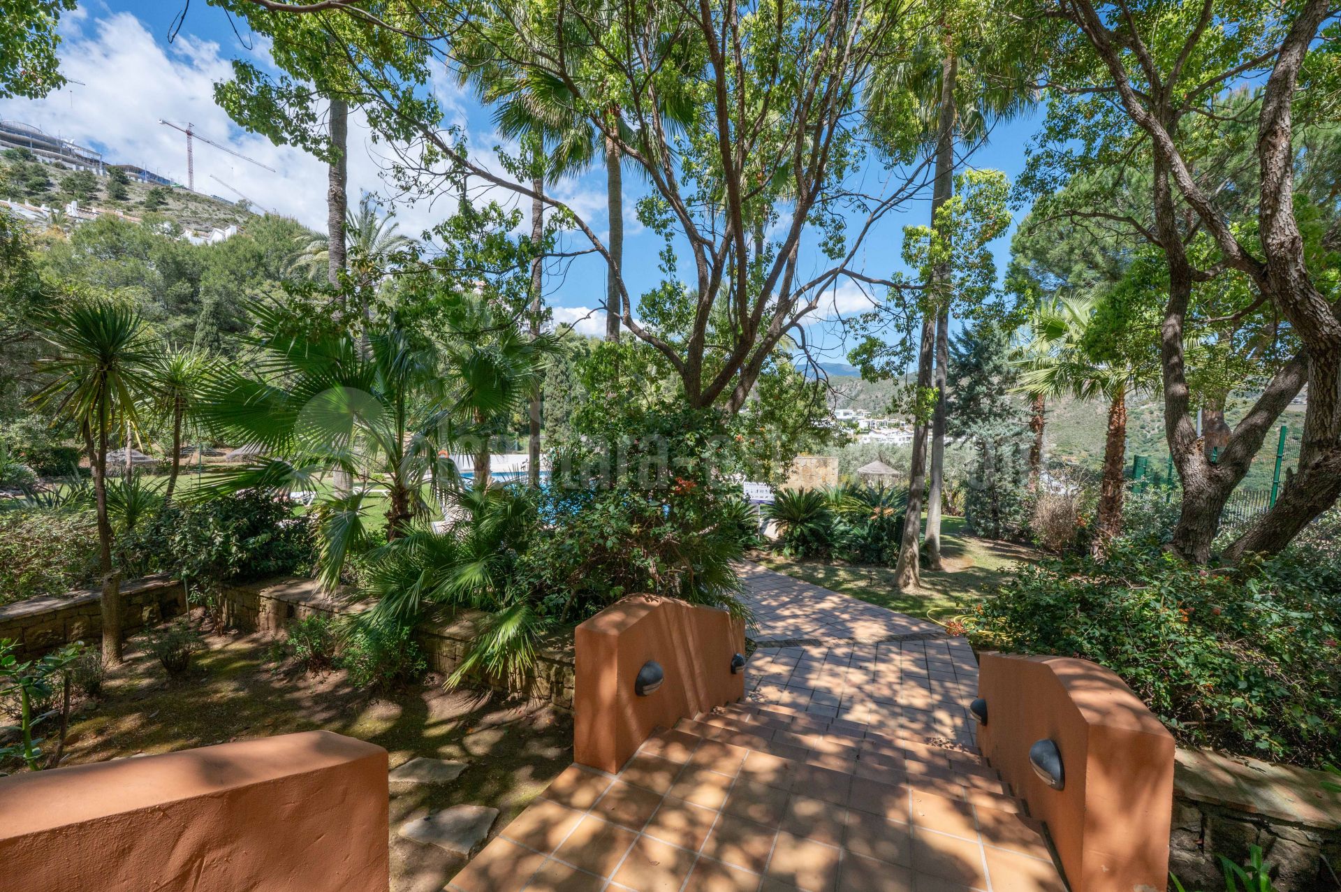 Apartamento en Altos de La Quinta, Benahavis