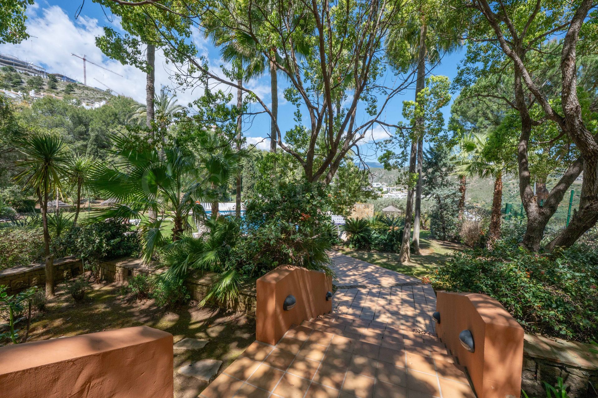 Apartment in Altos de La Quinta, Benahavis