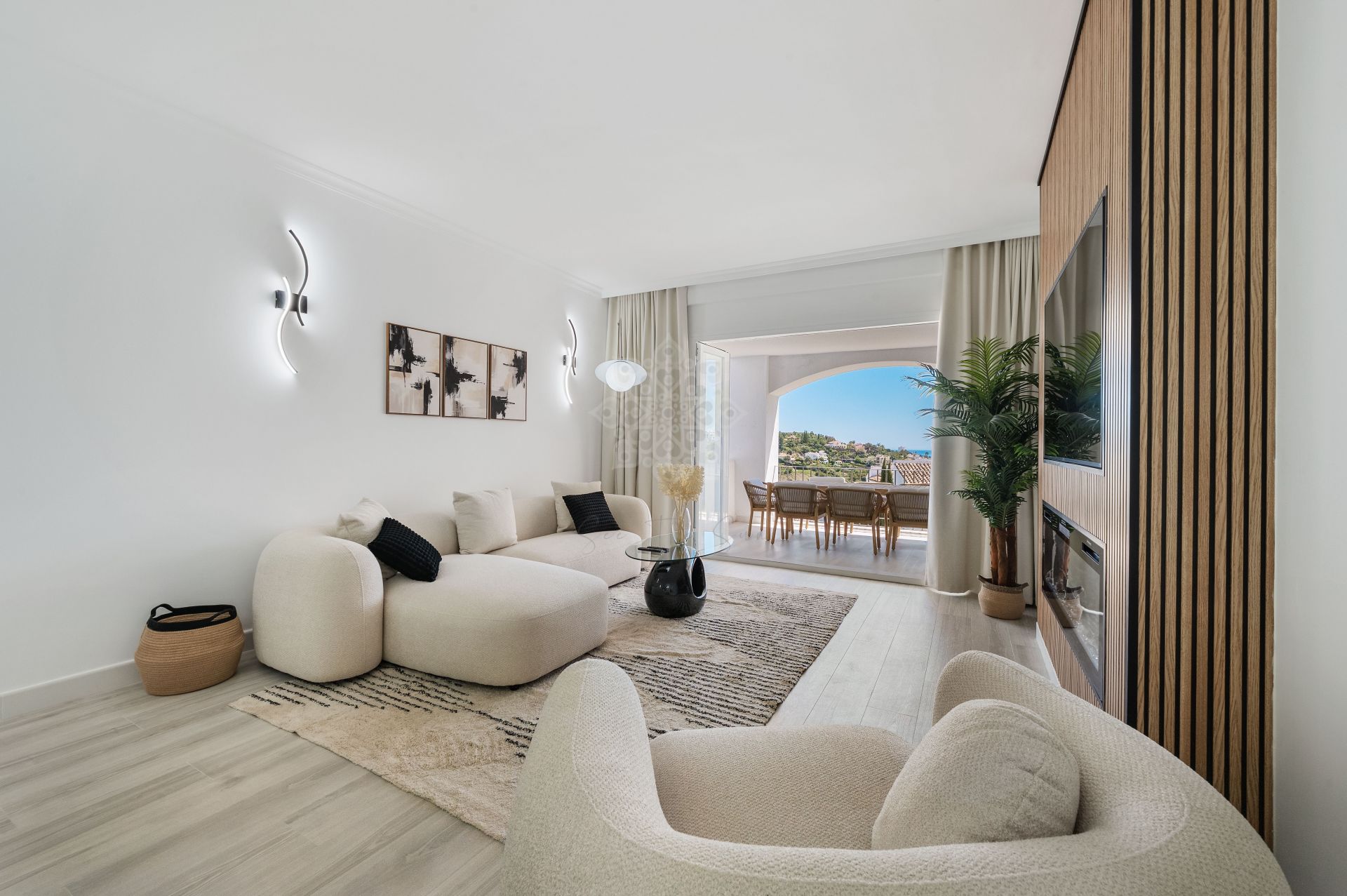 Apartment in Altos de La Quinta, Benahavis