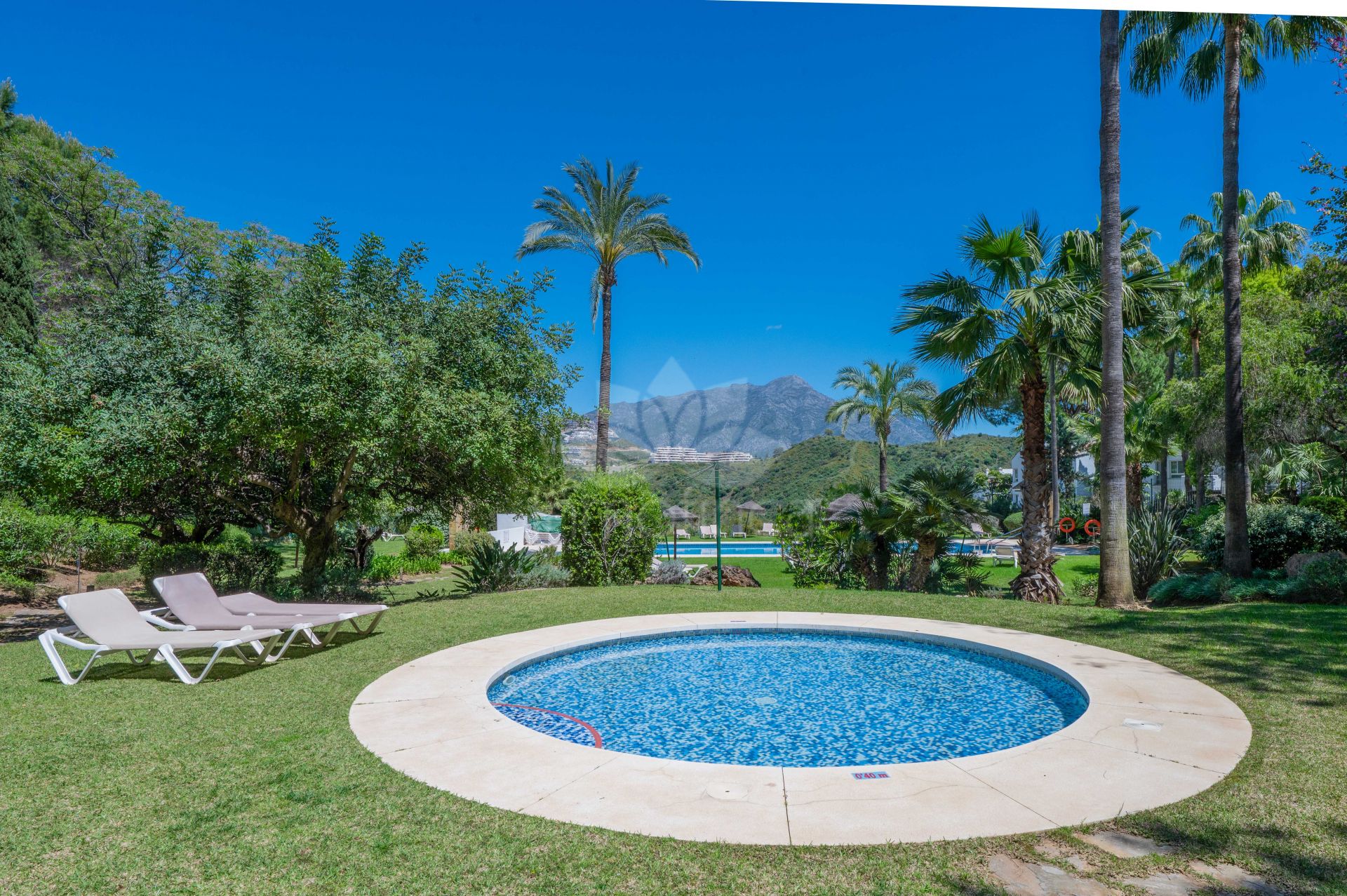 Apartment in Altos de La Quinta, Benahavis