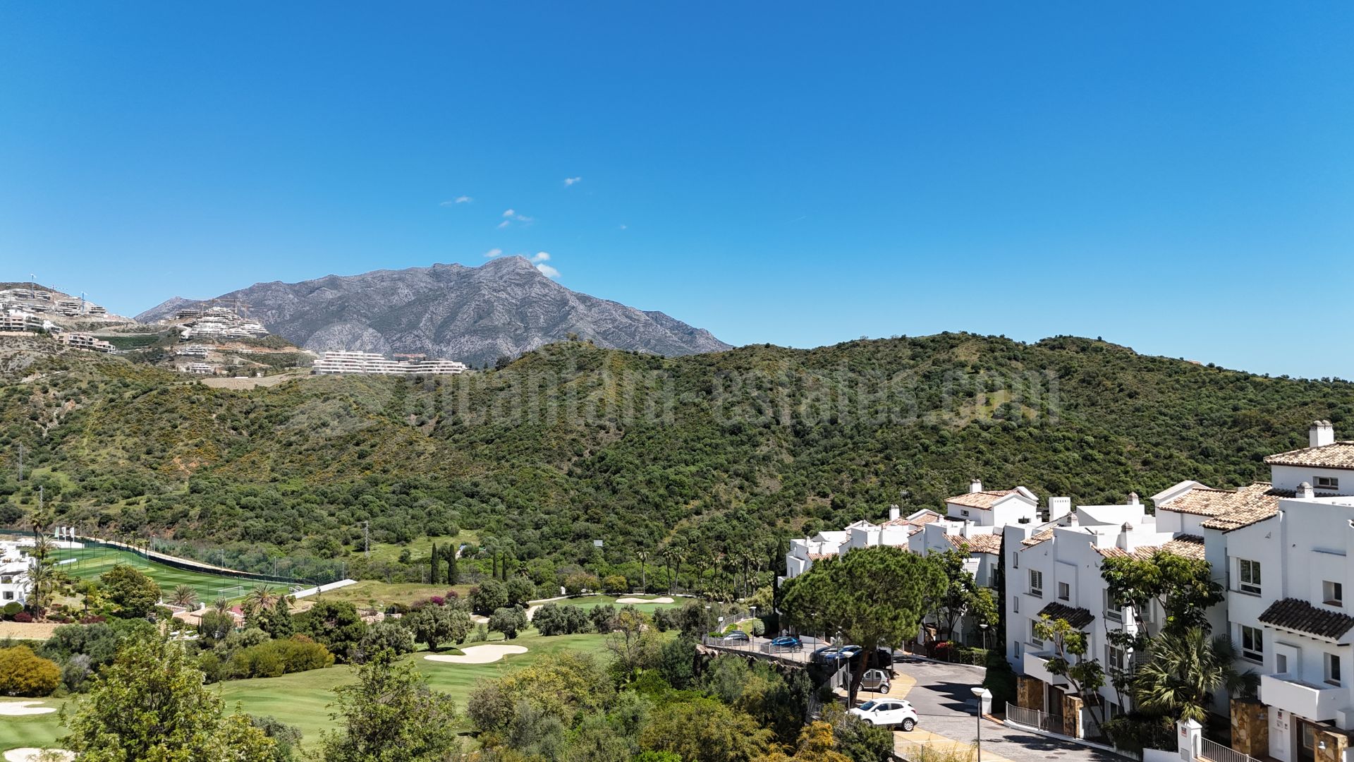 Apartamento en Altos de La Quinta, Benahavis
