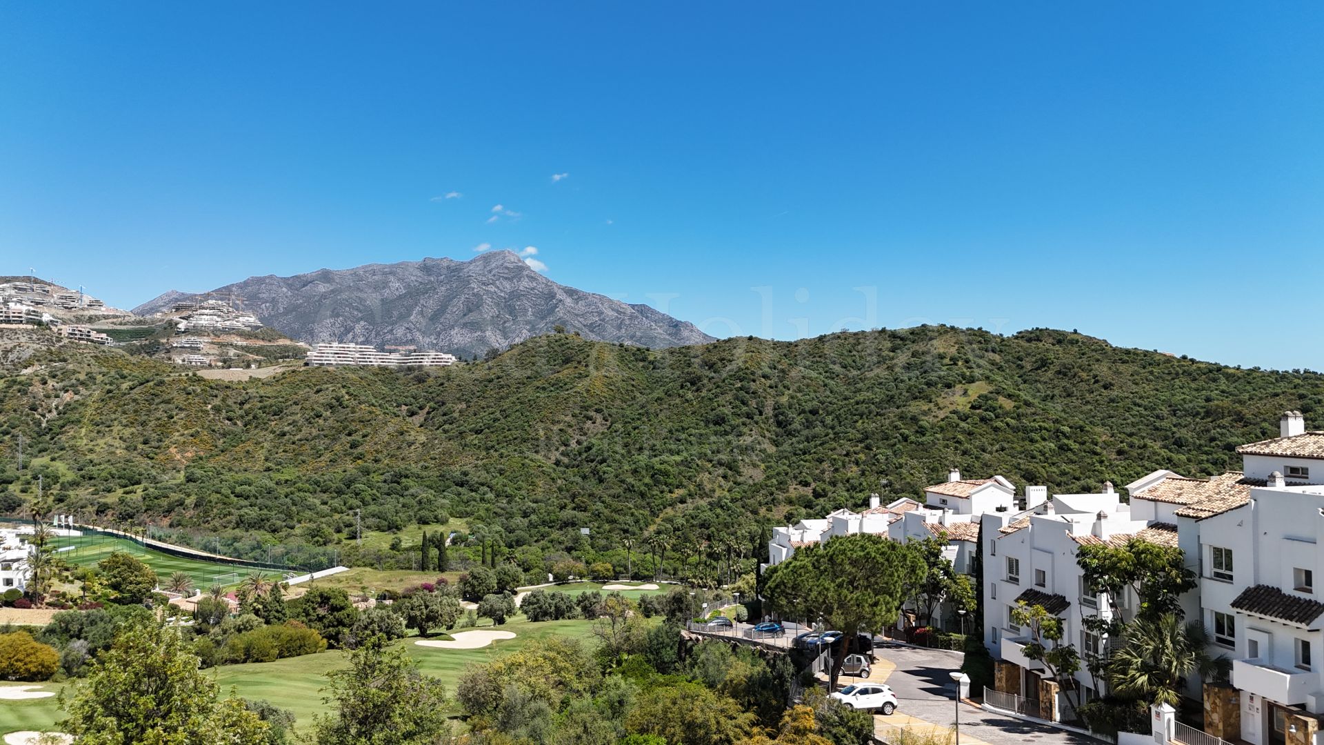 Apartment in Altos de La Quinta, Benahavis