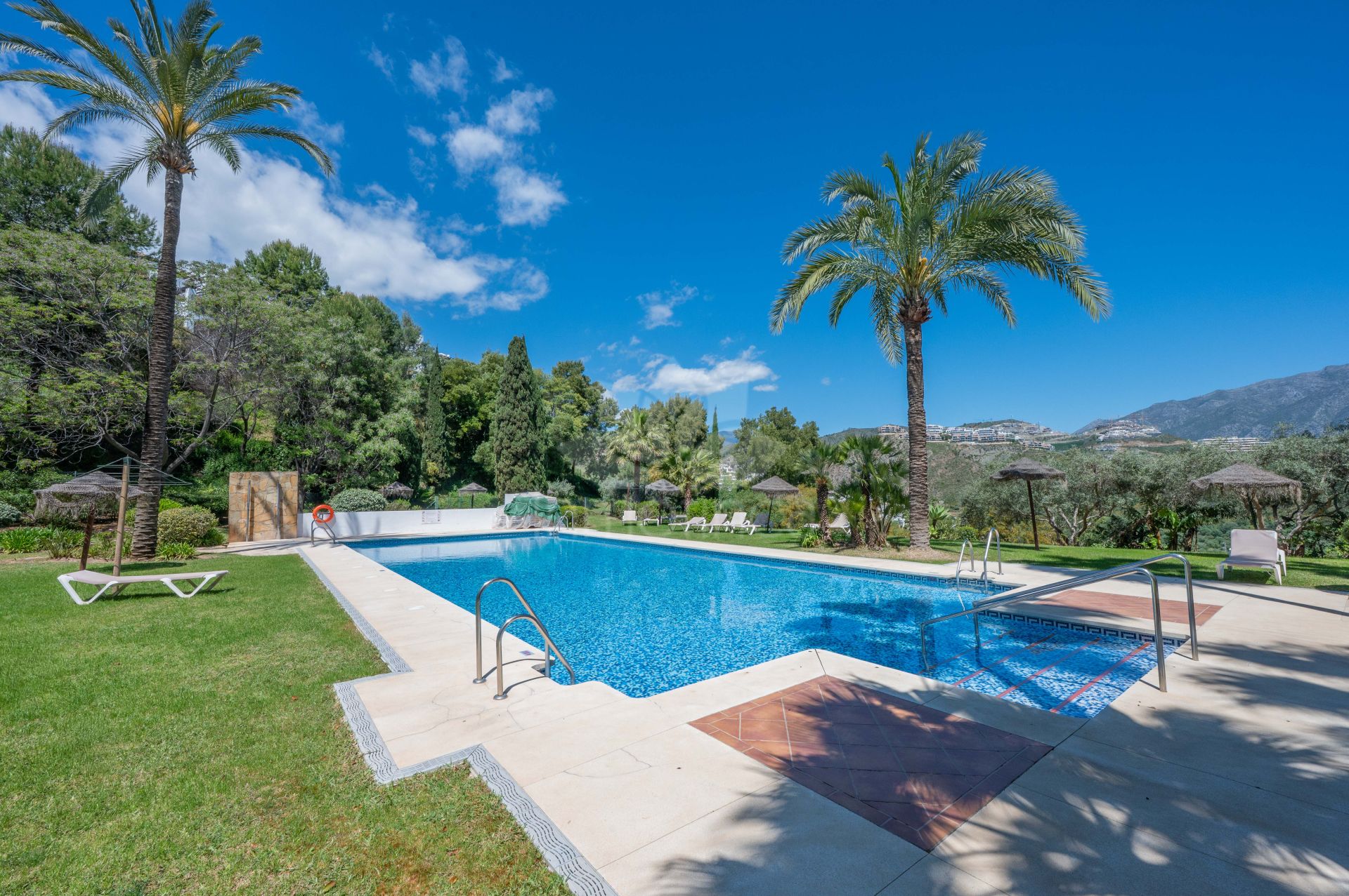 Apartment in Altos de La Quinta, Benahavis