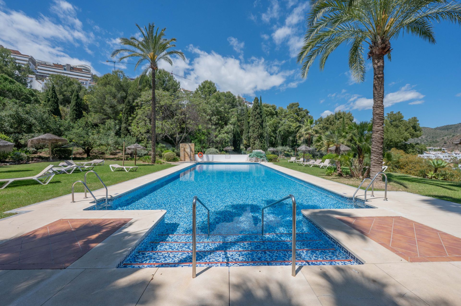 Apartment in Altos de La Quinta, Benahavis