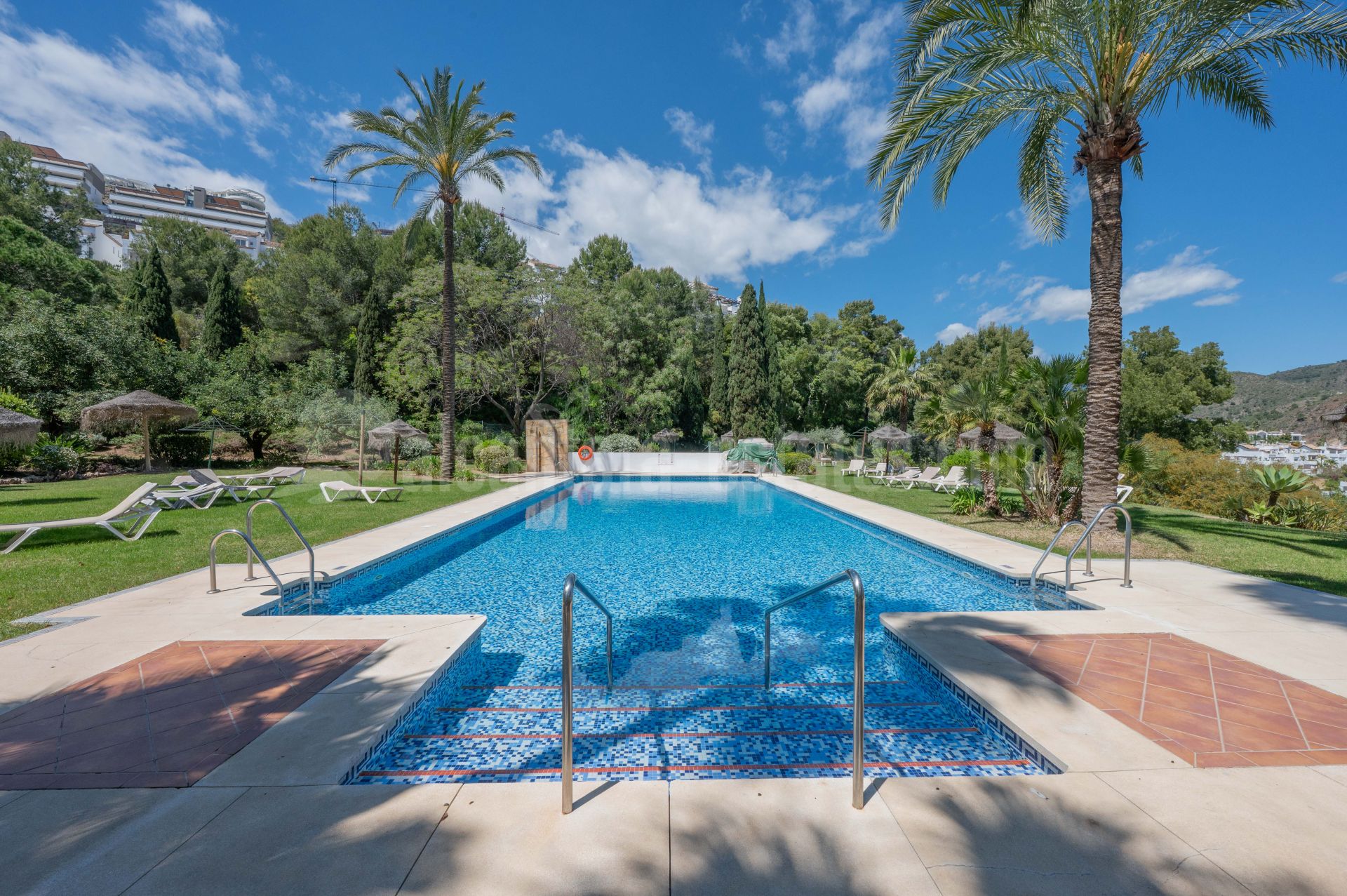 Apartamento en Altos de La Quinta, Benahavis