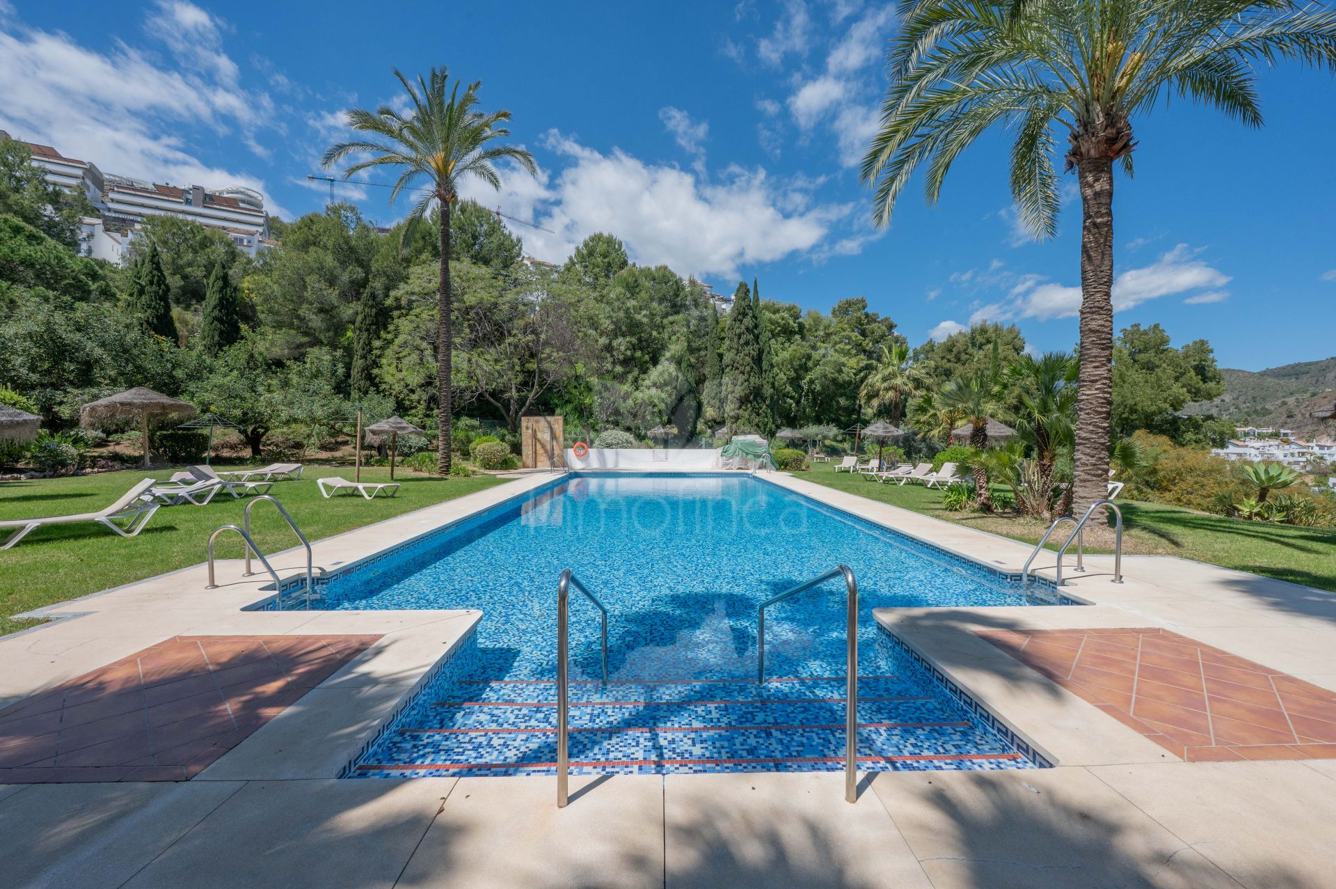 Apartment in Altos de La Quinta, Benahavis