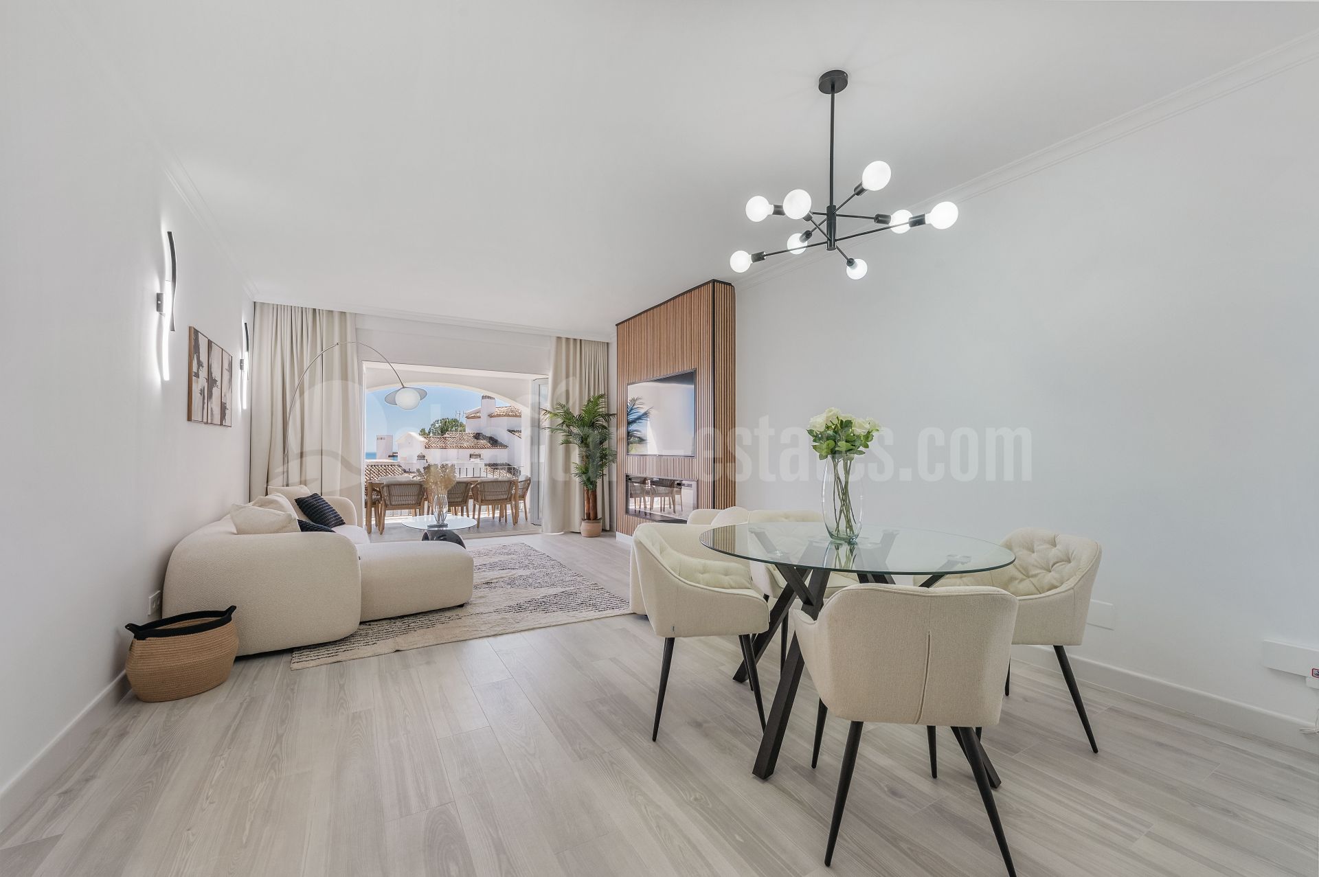 Apartamento en Altos de La Quinta, Benahavis