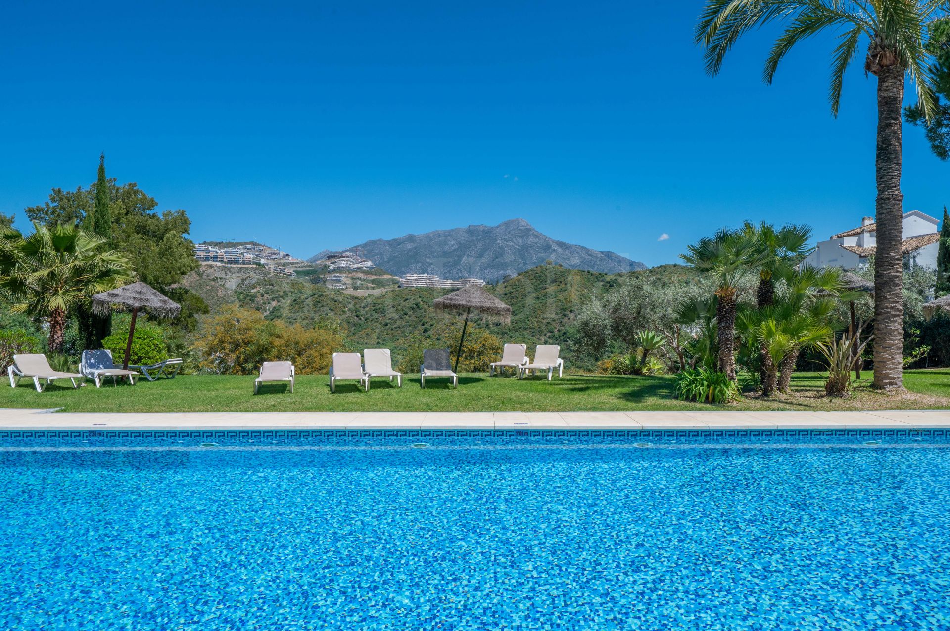 Apartment in Altos de La Quinta, Benahavis