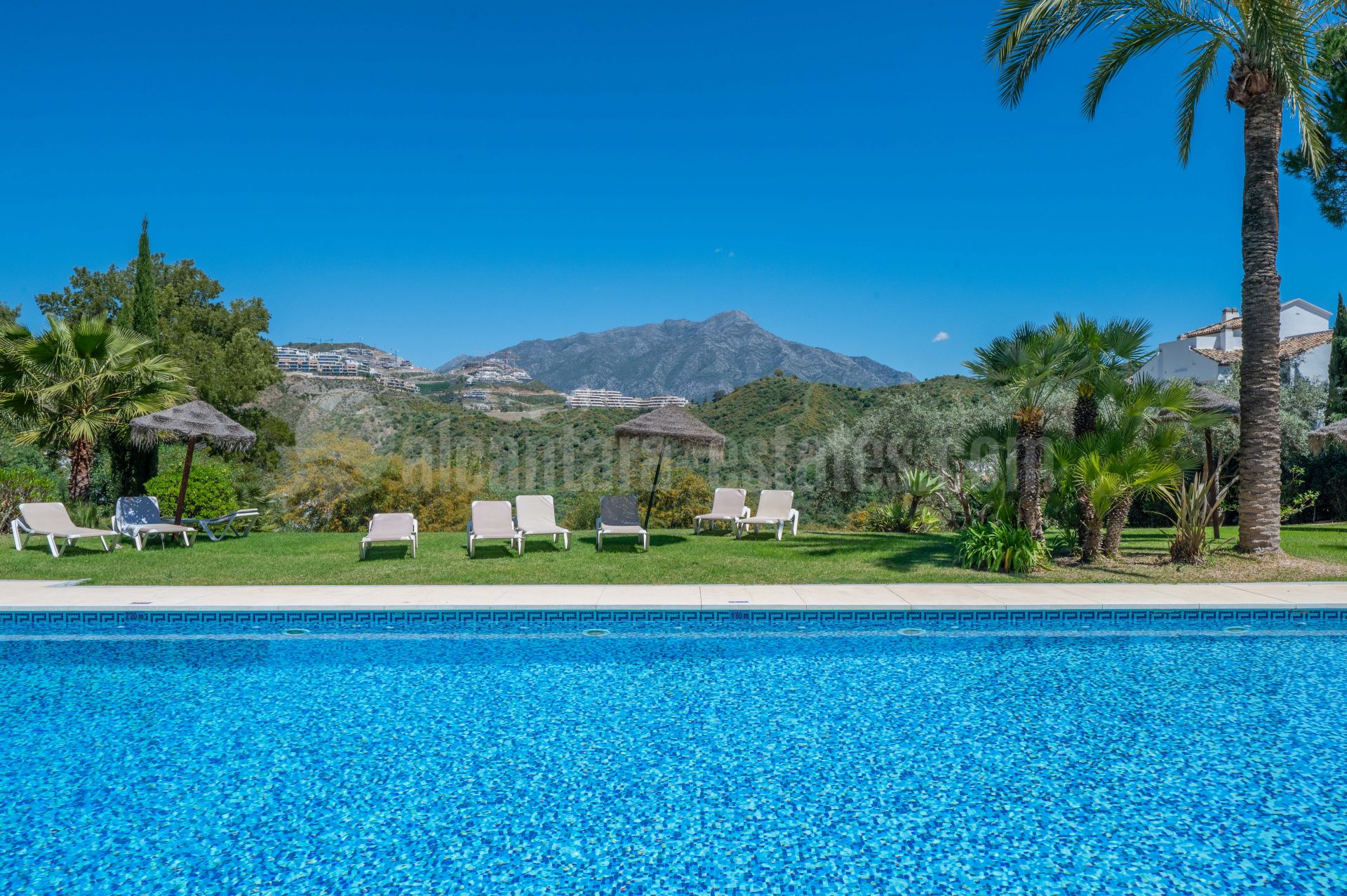Apartamento en Altos de La Quinta, Benahavis