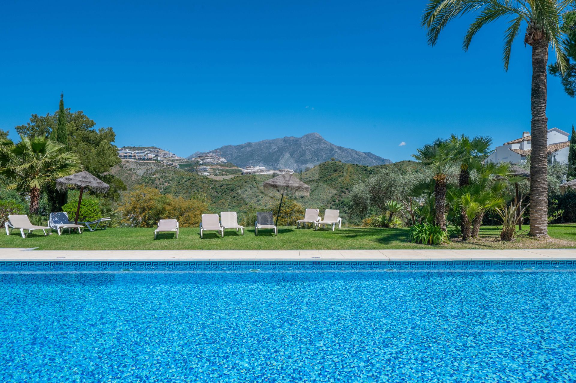 Apartment in Altos de La Quinta, Benahavis