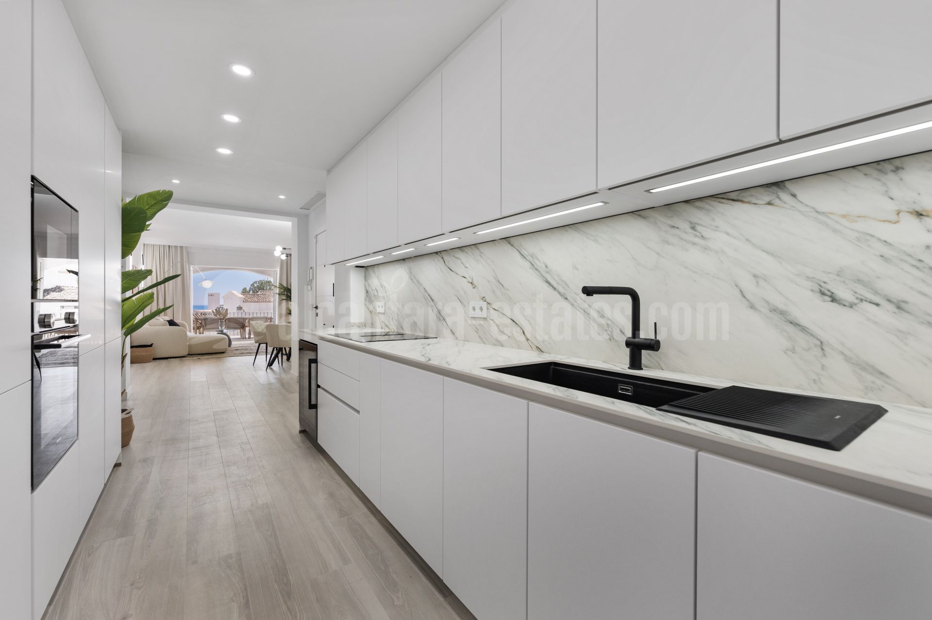 Apartamento en Altos de La Quinta, Benahavis