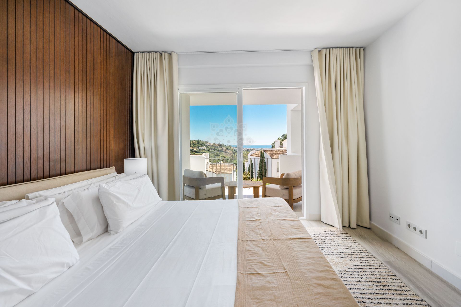 Apartment in Altos de La Quinta, Benahavis