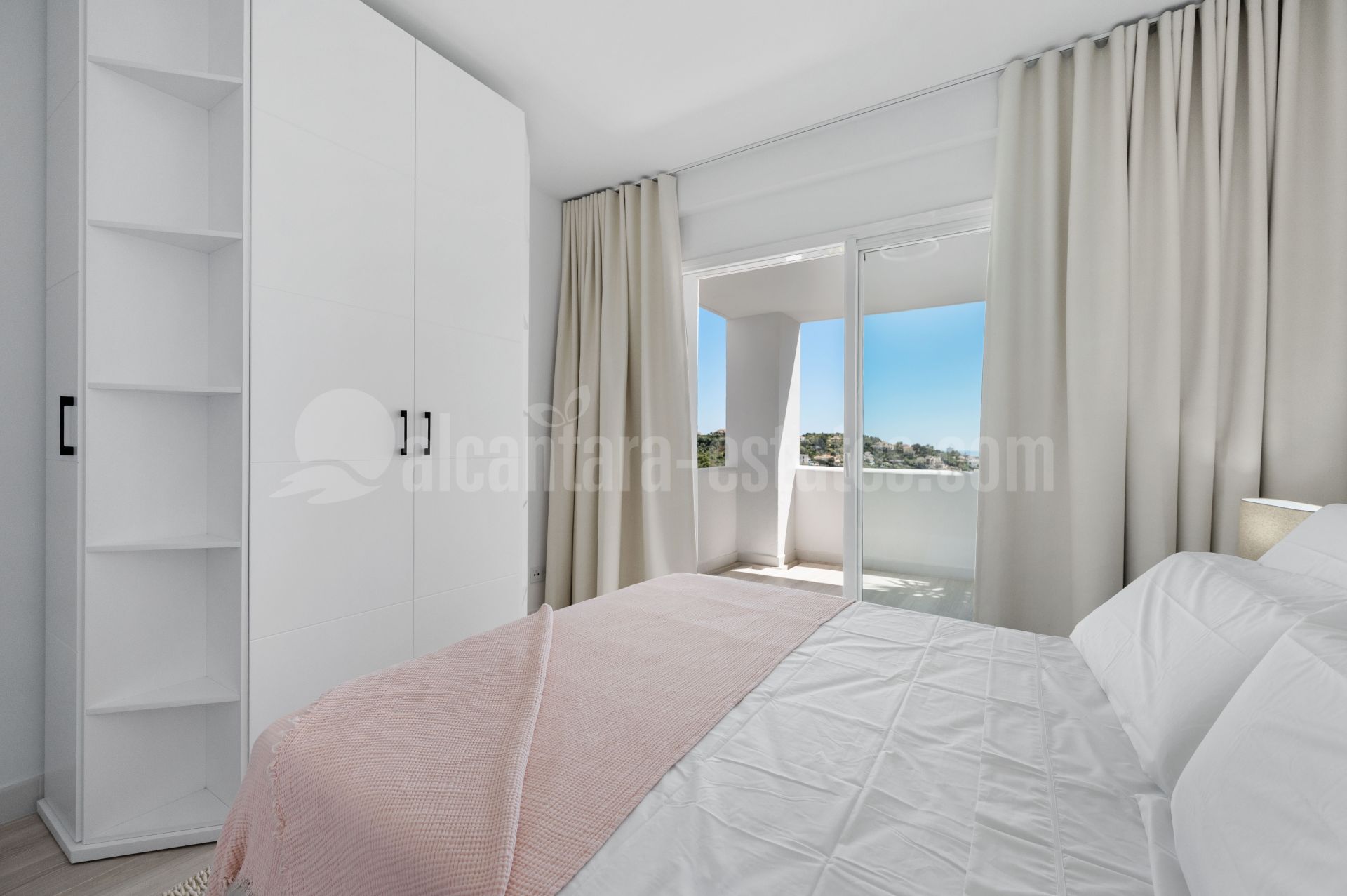 Apartamento en Altos de La Quinta, Benahavis