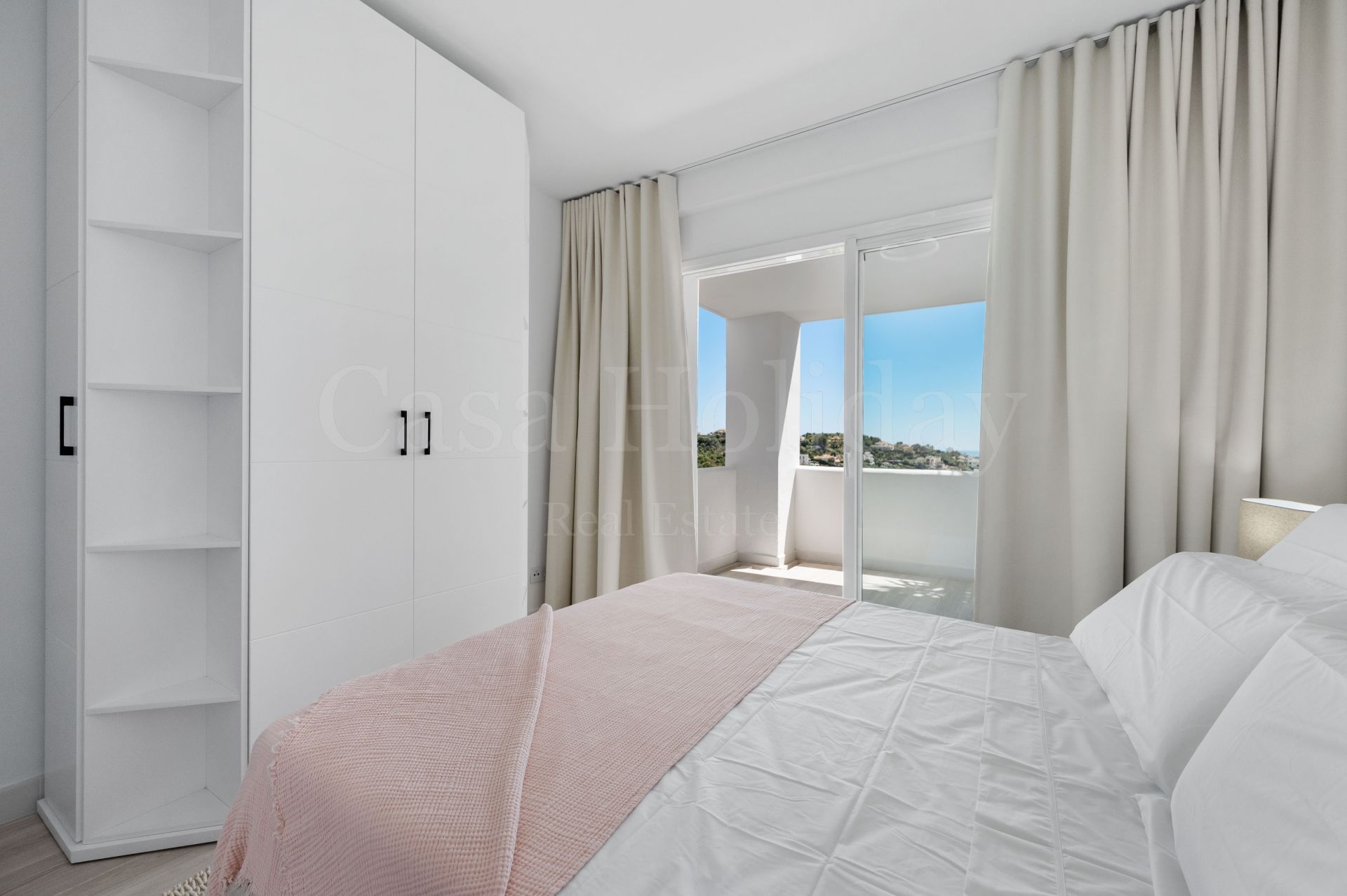 Apartment in Altos de La Quinta, Benahavis